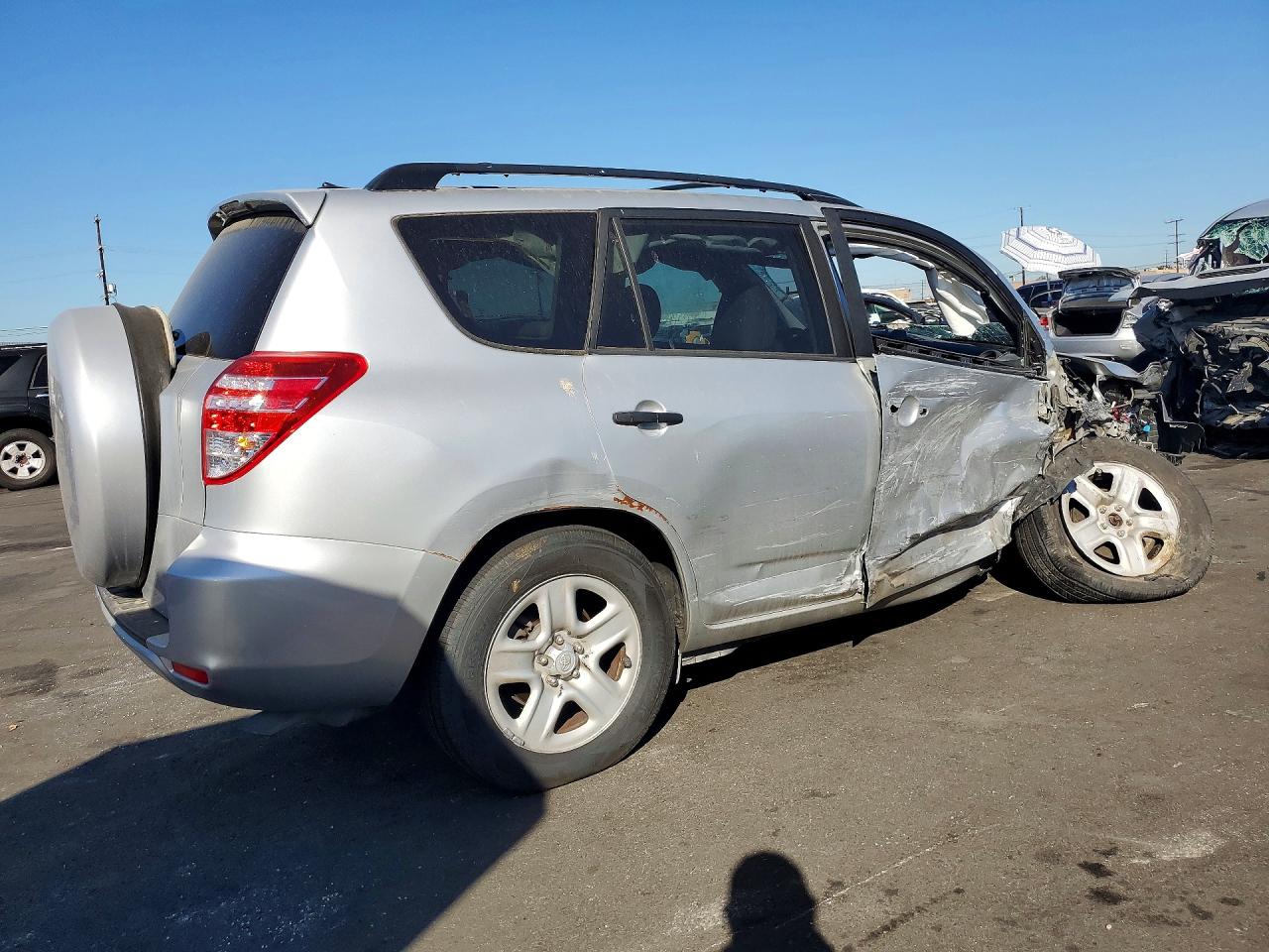 2011 Toyota Rav4 Base Silver vin: 2T3KF4DVXBW072942