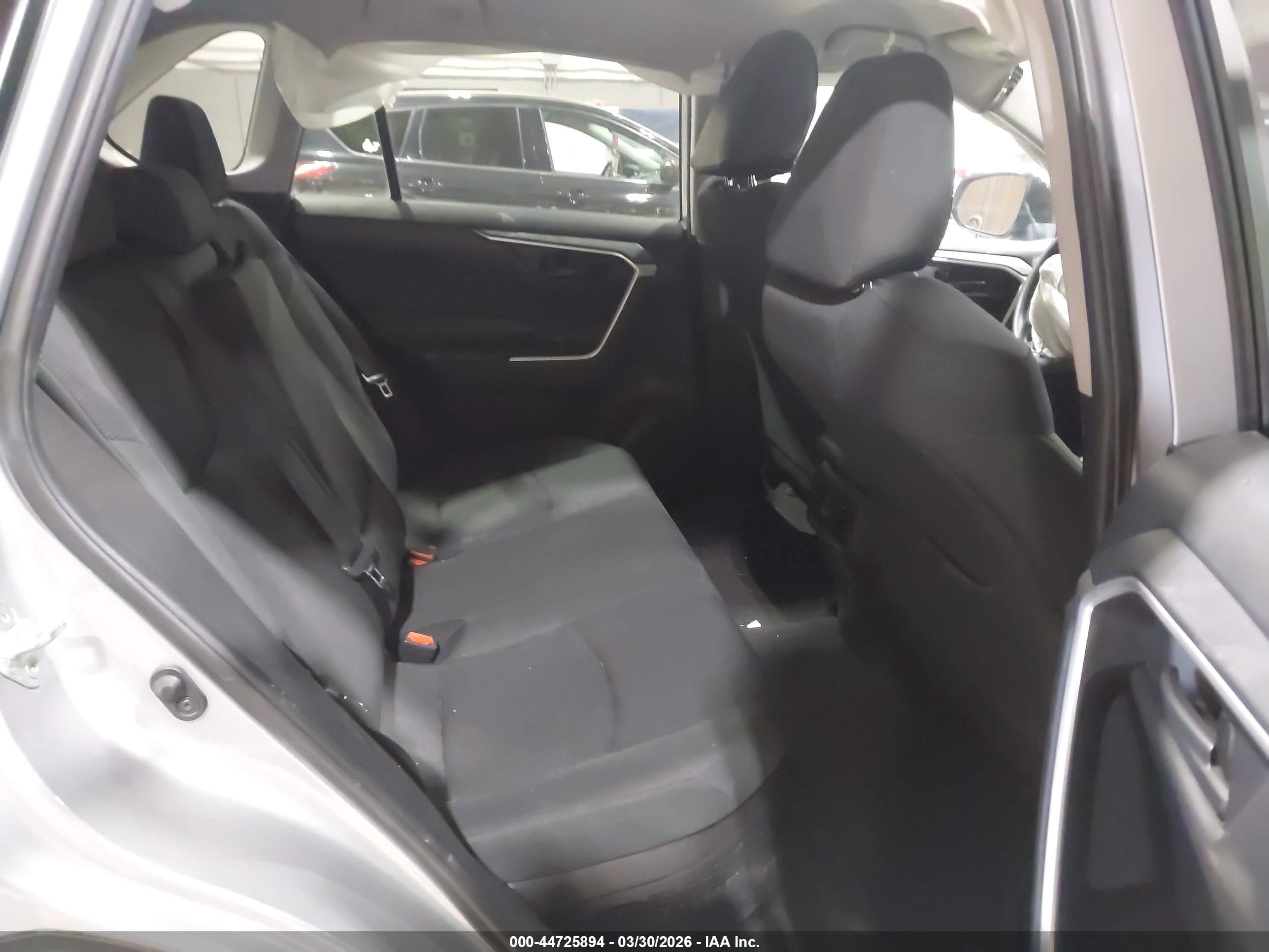 2019 Toyota Rav4 Hybrid Le Silver vin: 2T3MWRFVXKW013814