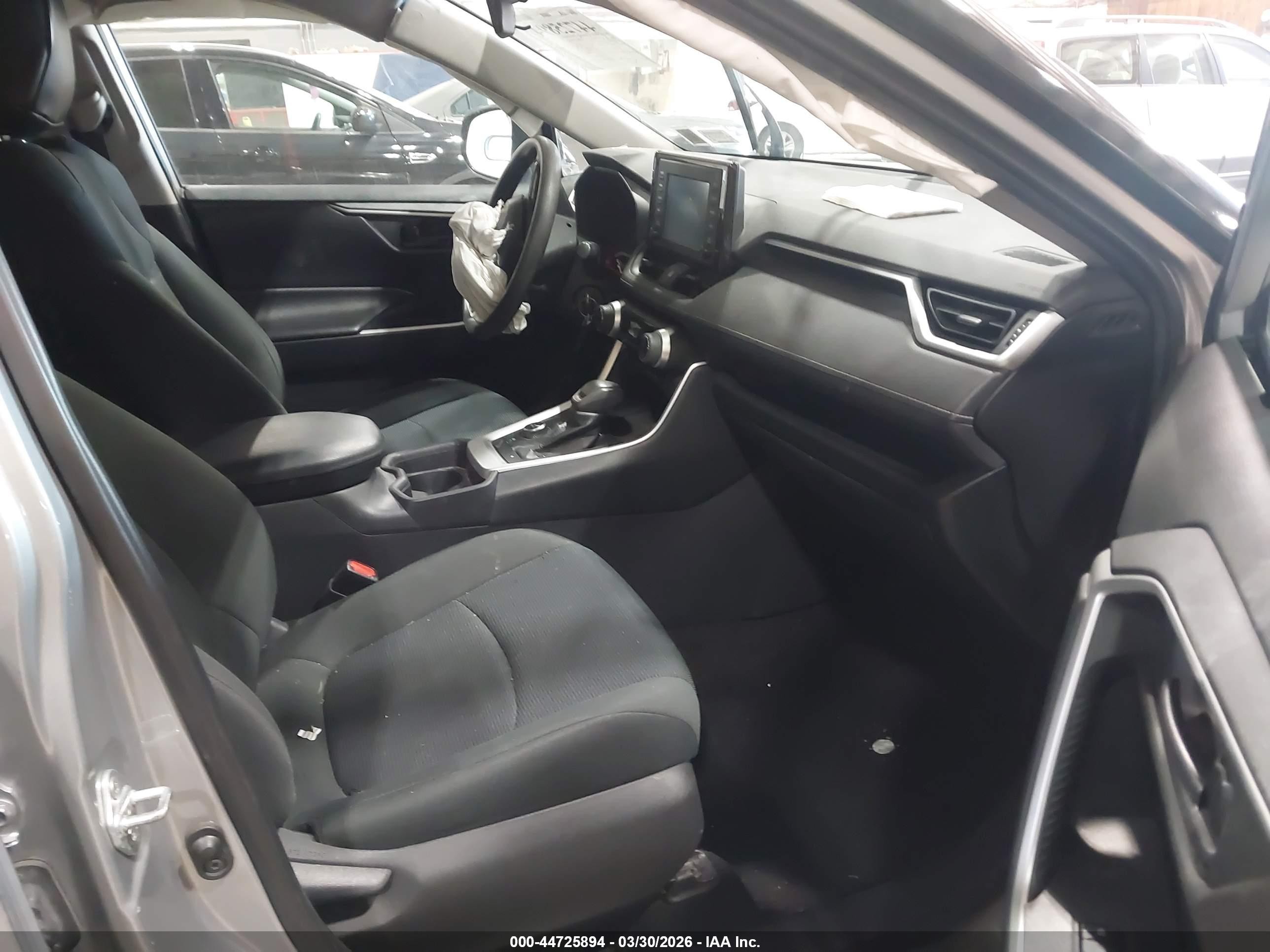 2019 Toyota Rav4 Hybrid Le Silver vin: 2T3MWRFVXKW013814