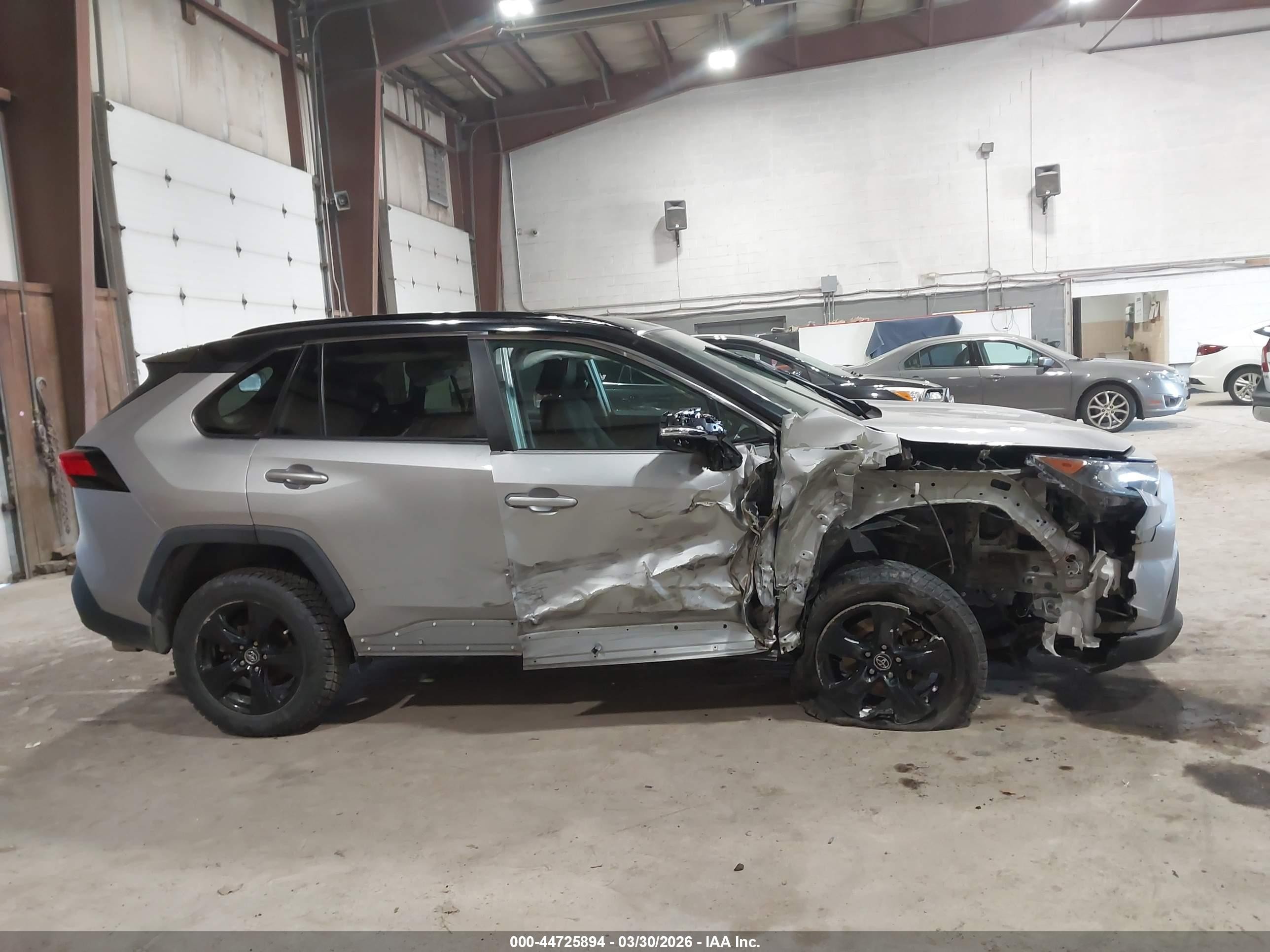 2019 Toyota Rav4 Hybrid Le Silver vin: 2T3MWRFVXKW013814