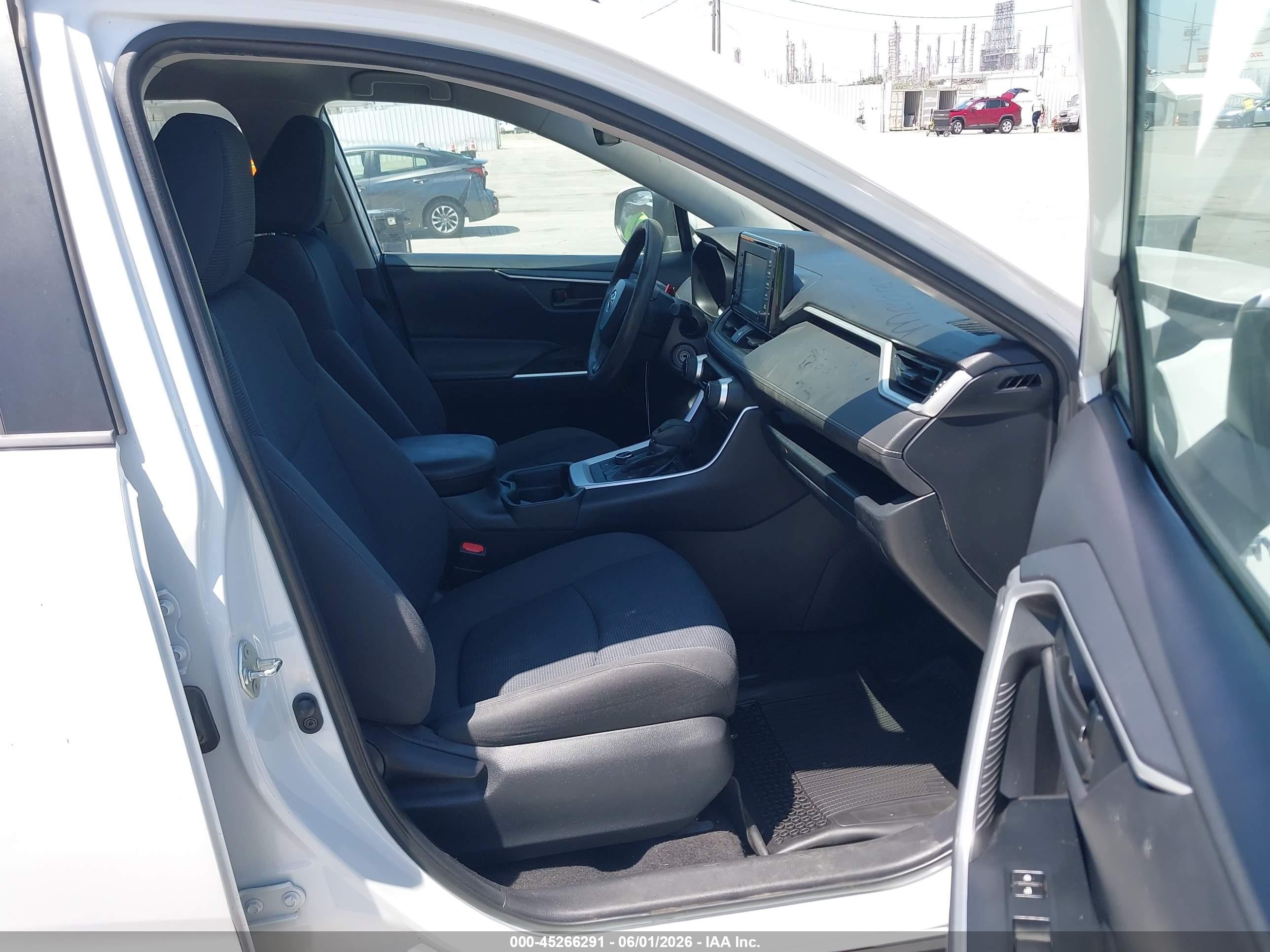 2019 Toyota Rav4 Hybrid Le White vin: 2T3MWRFVXKW036008