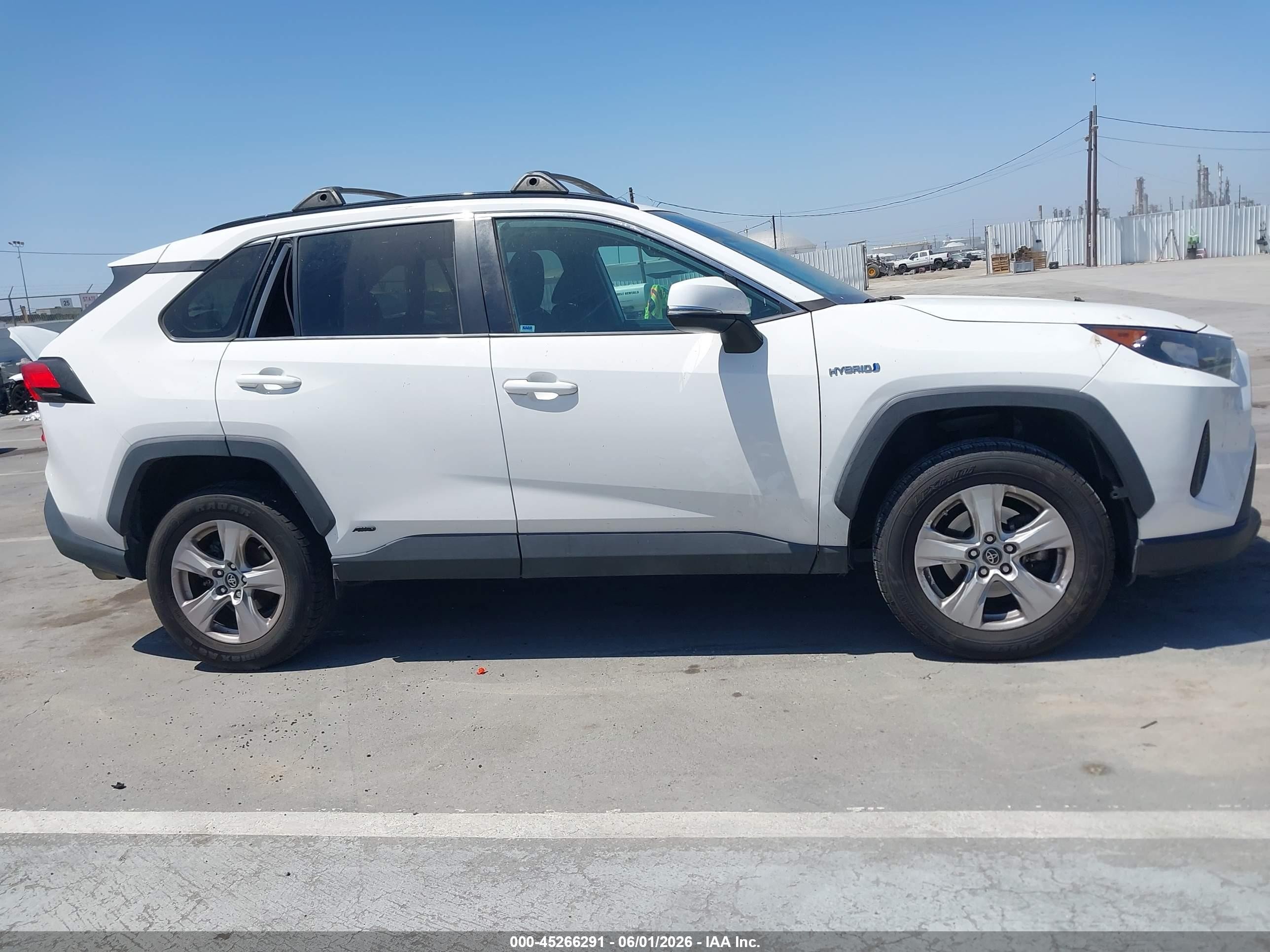 2019 Toyota Rav4 Hybrid Le White vin: 2T3MWRFVXKW036008