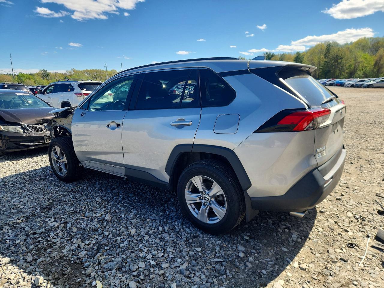 2022 Toyota Rav4 Xle Silver vin: 2T3P1RFV0NW288205