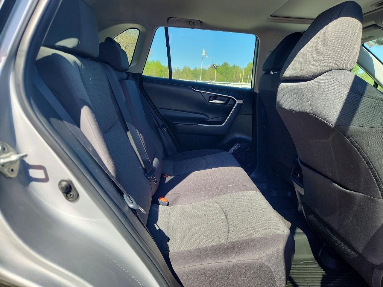 2022 Toyota Rav4 Xle Silver vin: 2T3P1RFV0NW288205