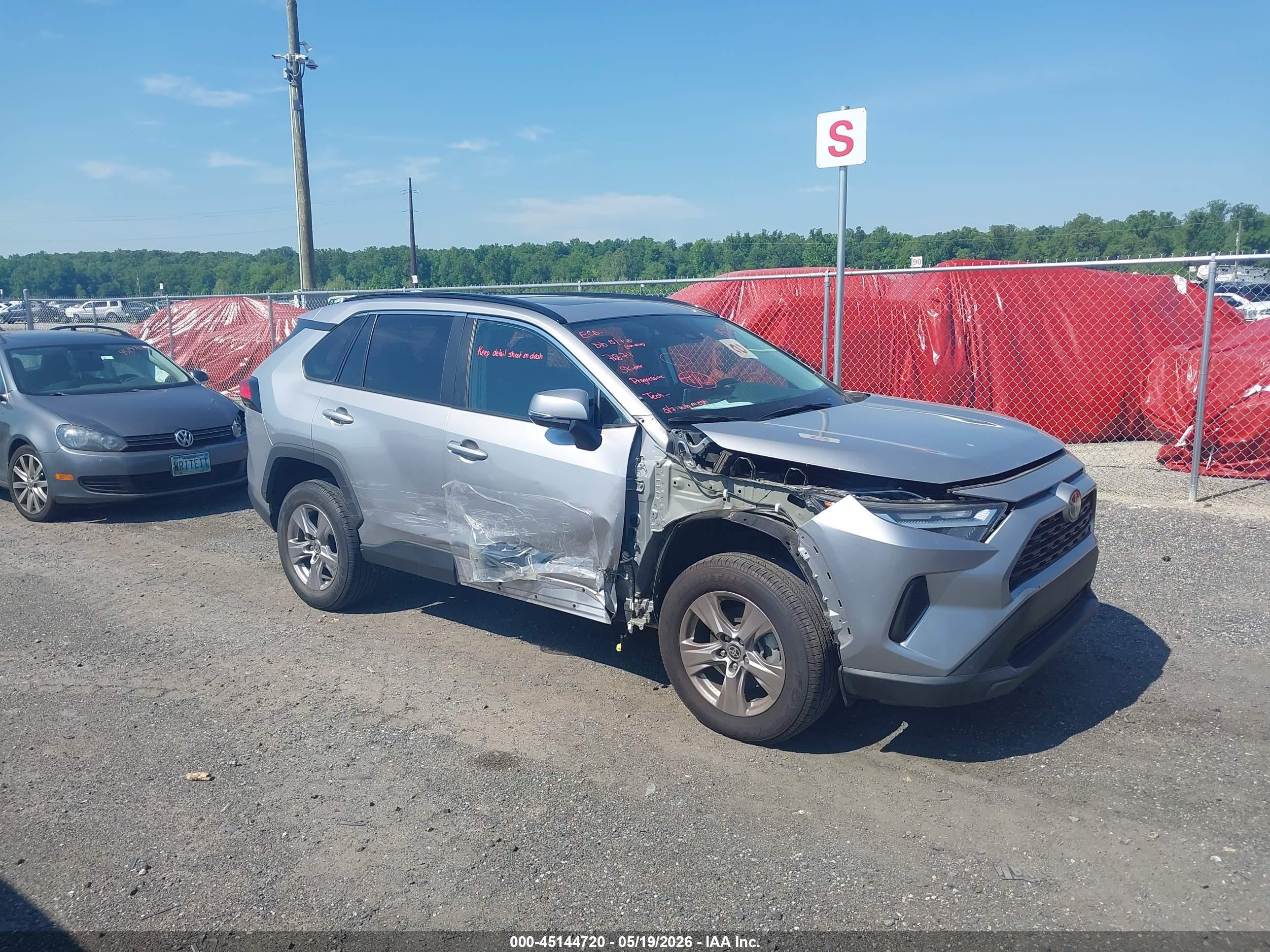 2023 Toyota Rav4 Xle Silver vin: 2T3P1RFV0PC365742