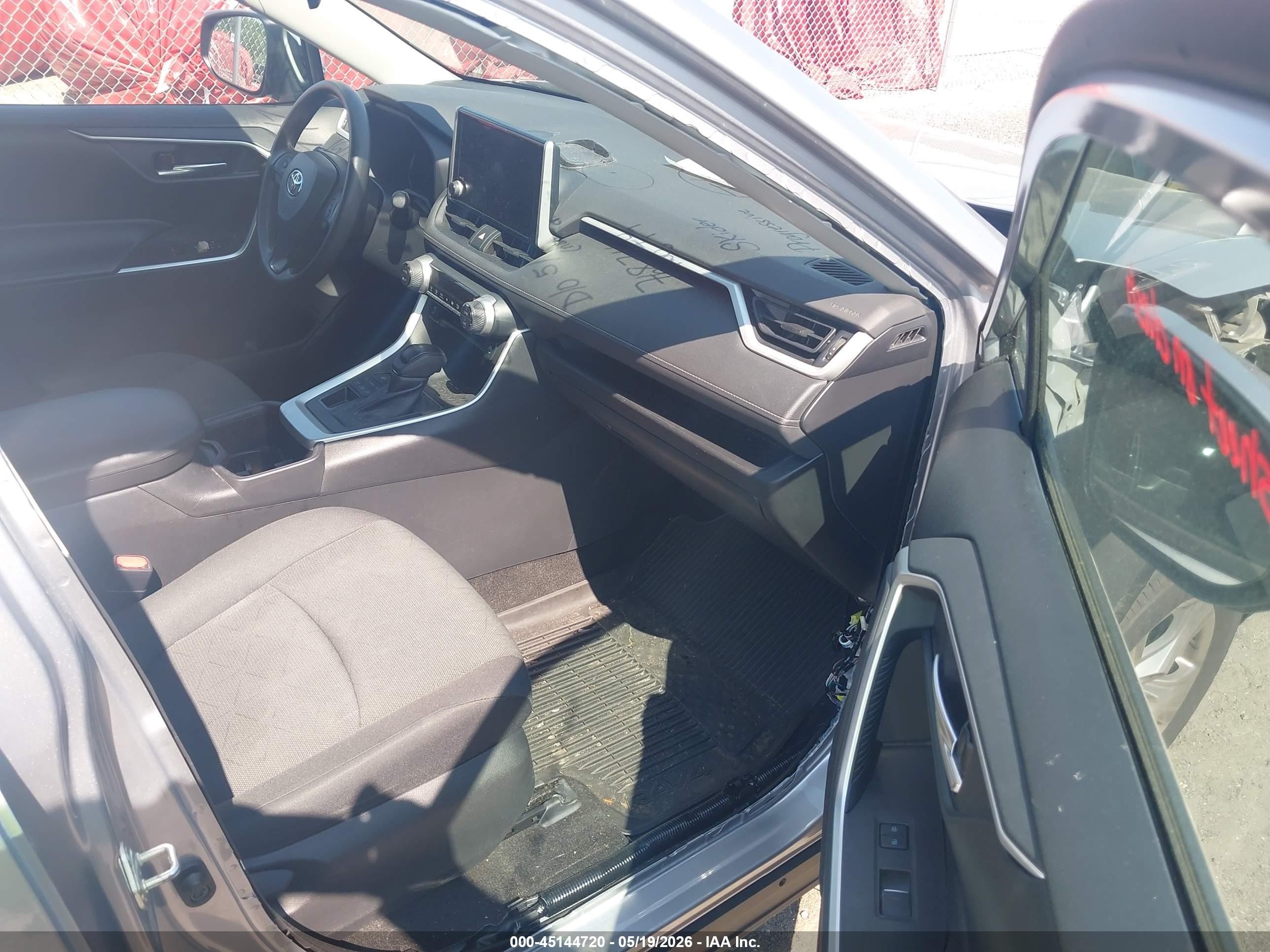 2023 Toyota Rav4 Xle Silver vin: 2T3P1RFV0PC365742