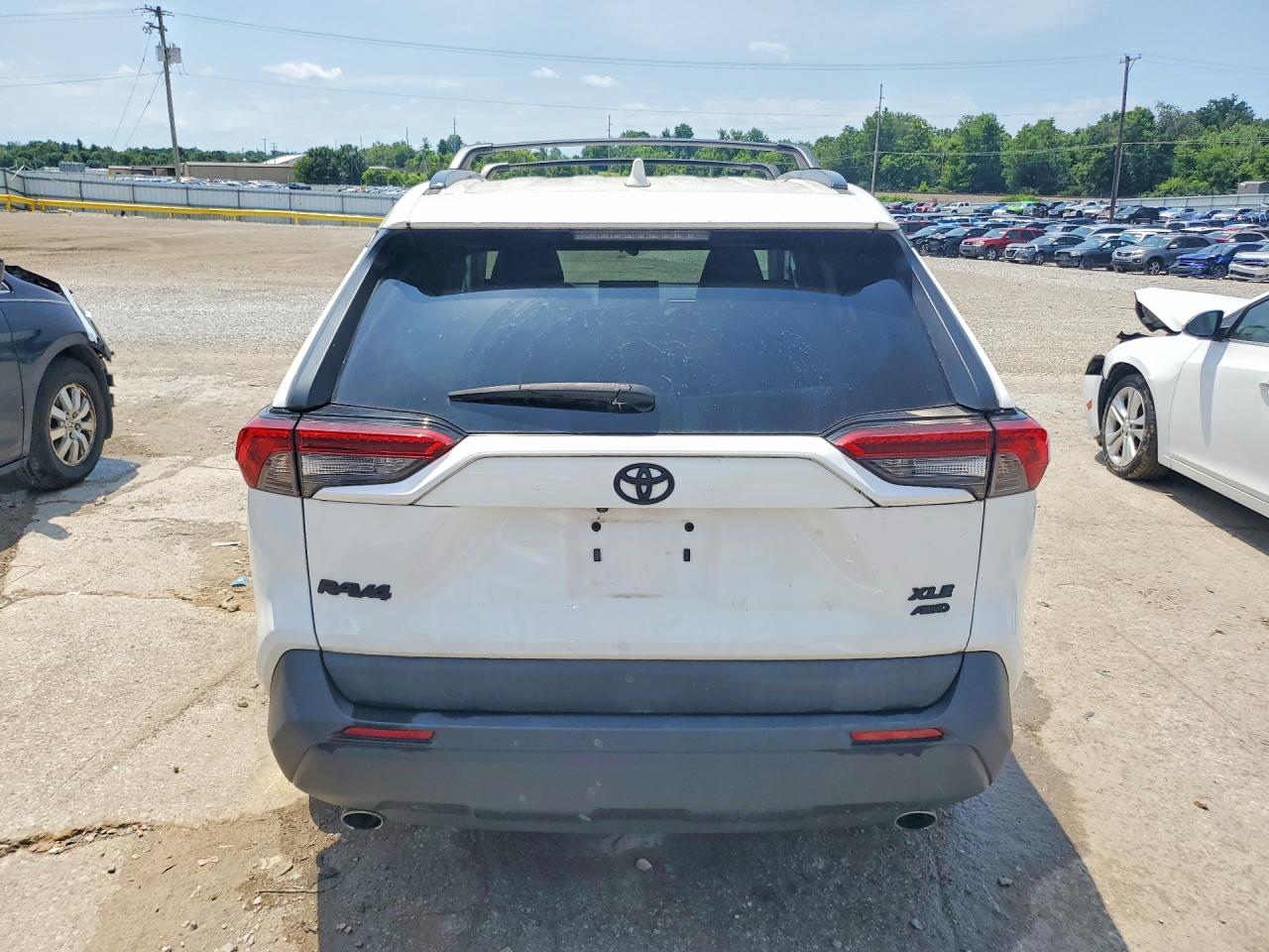 2019 Toyota Rav4 Xle White vin: 2T3P1RFV1KC019157