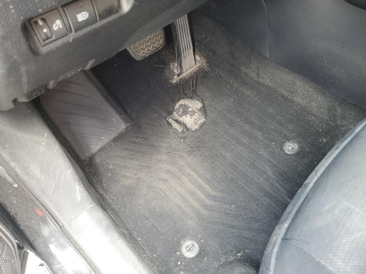 2021 Toyota Rav4 Xle Черный vin: 2T3P1RFV2MW157002 Damage: Left Front Carpet, Torn, > 12 Inches