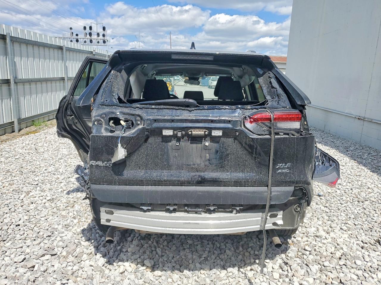 2021 Toyota Rav4 Xle Черный vin: 2T3P1RFV2MW157002