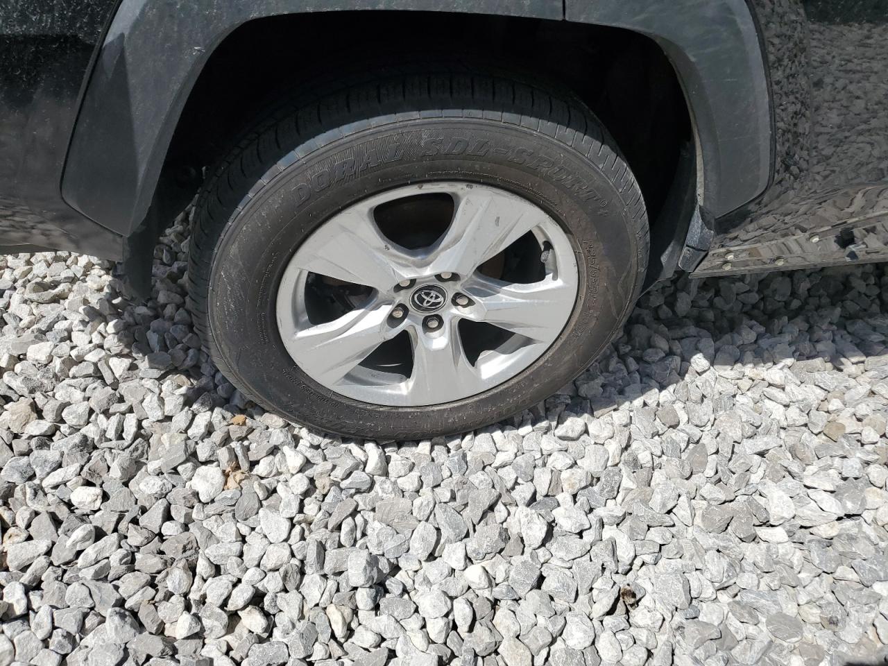 2021 Toyota Rav4 Xle Черный vin: 2T3P1RFV2MW157002 Damage: Right Rear Wheel, Curb Rash, > 12 Inches