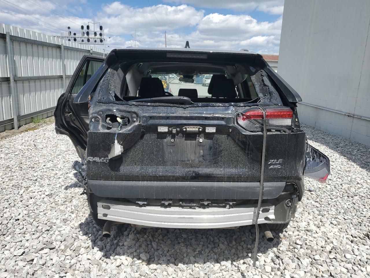 2021 Toyota Rav4 Xle Черный vin: 2T3P1RFV2MW157002 Damage: Lift Gate, Severe Damage, Replacement Required