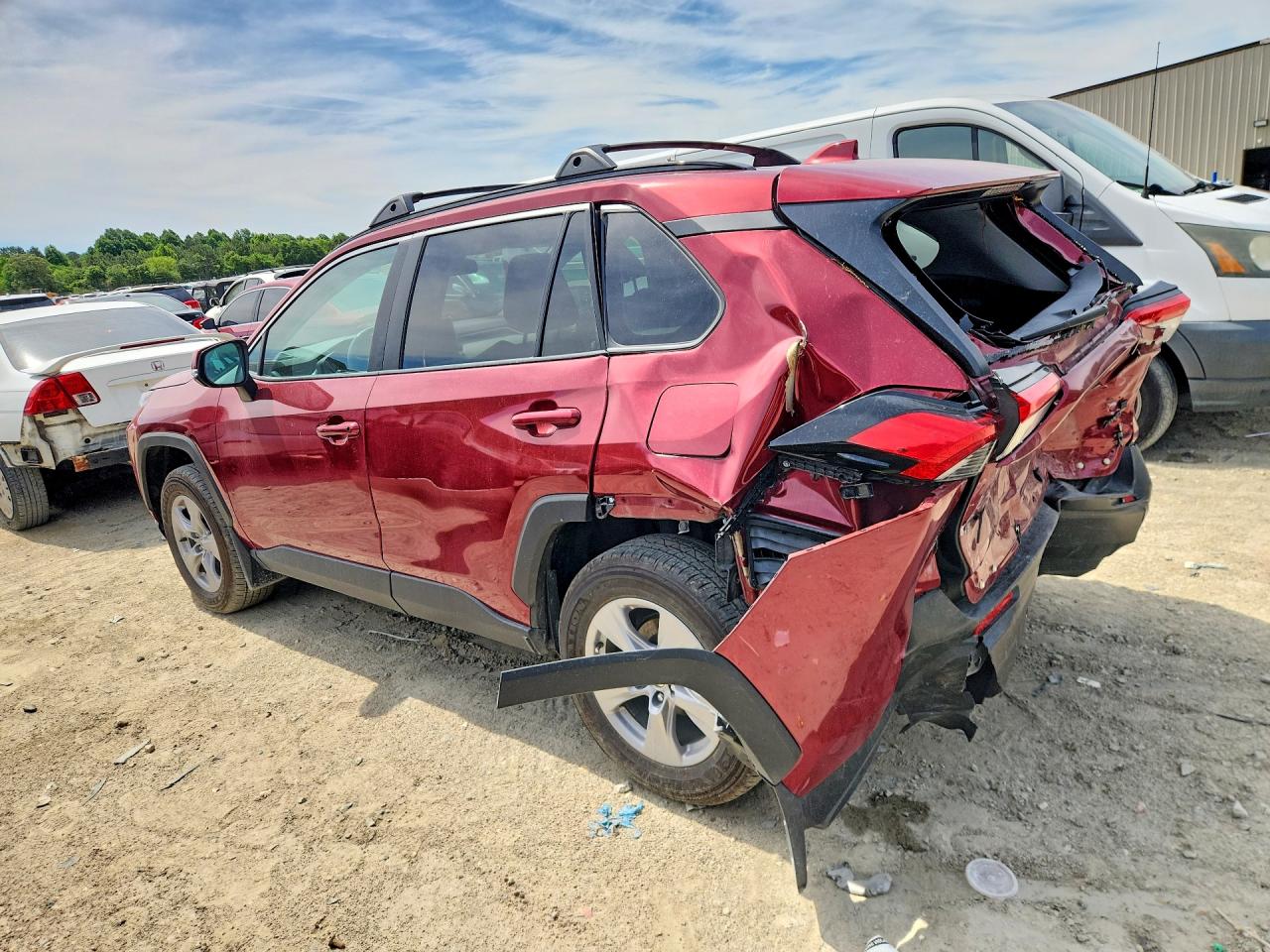 2025 Toyota Rav4 Xle Red vin: 2T3P1RFV2SW586895