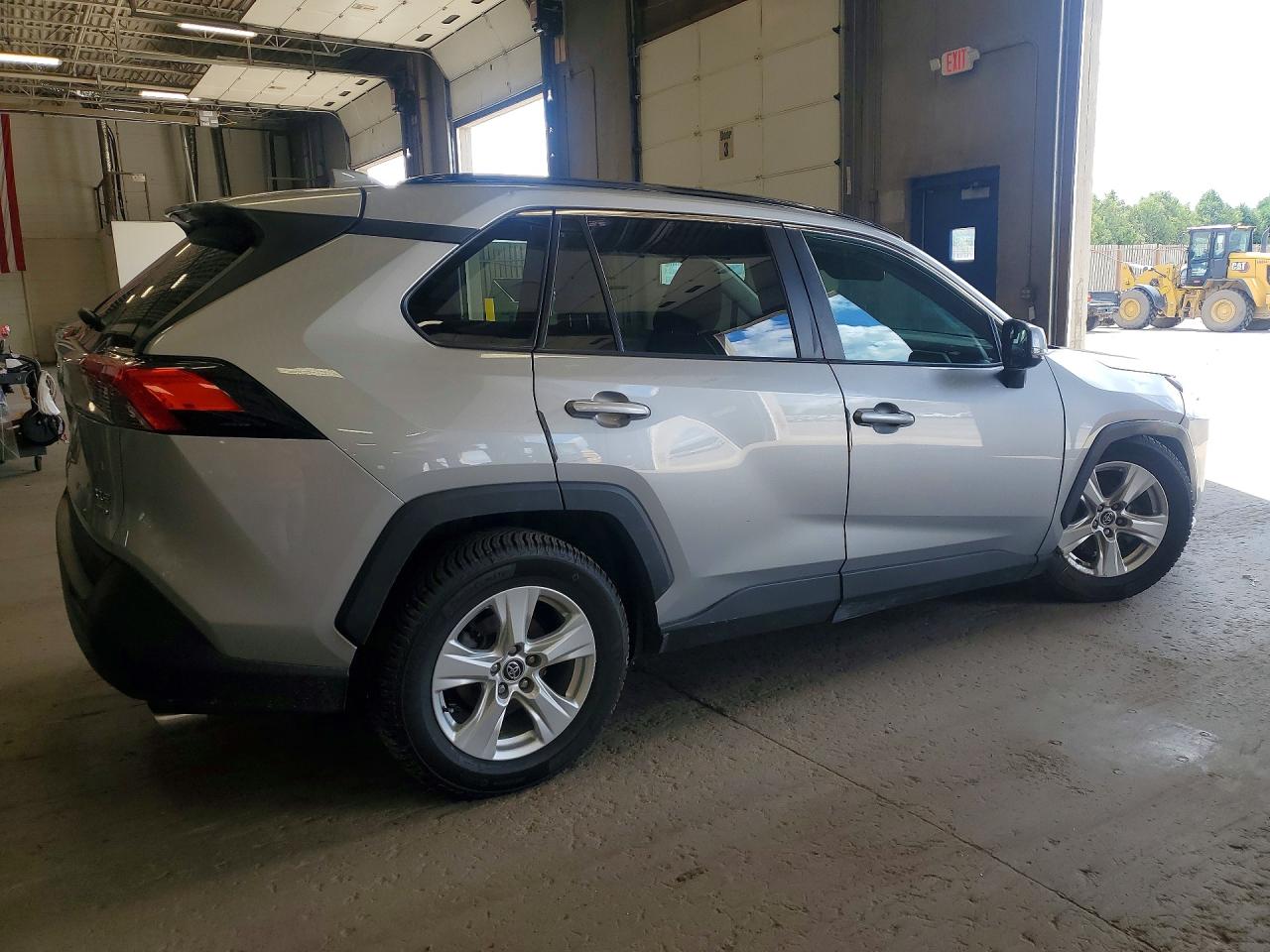 2021 Toyota Rav4 Silver vin: 2T3P1RFV3MW151242