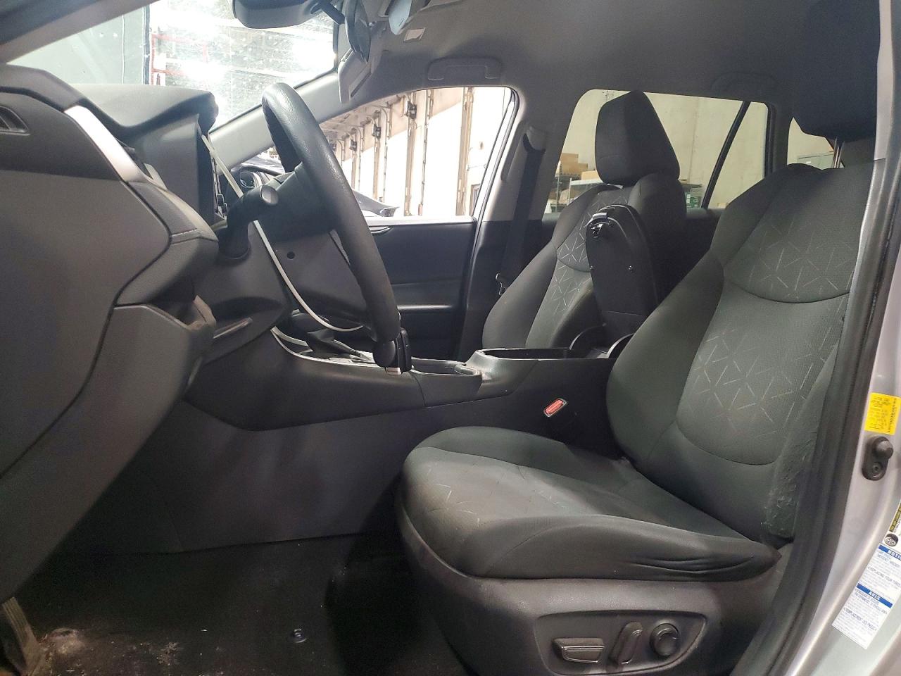 2021 Toyota Rav4 Silver vin: 2T3P1RFV3MW151242