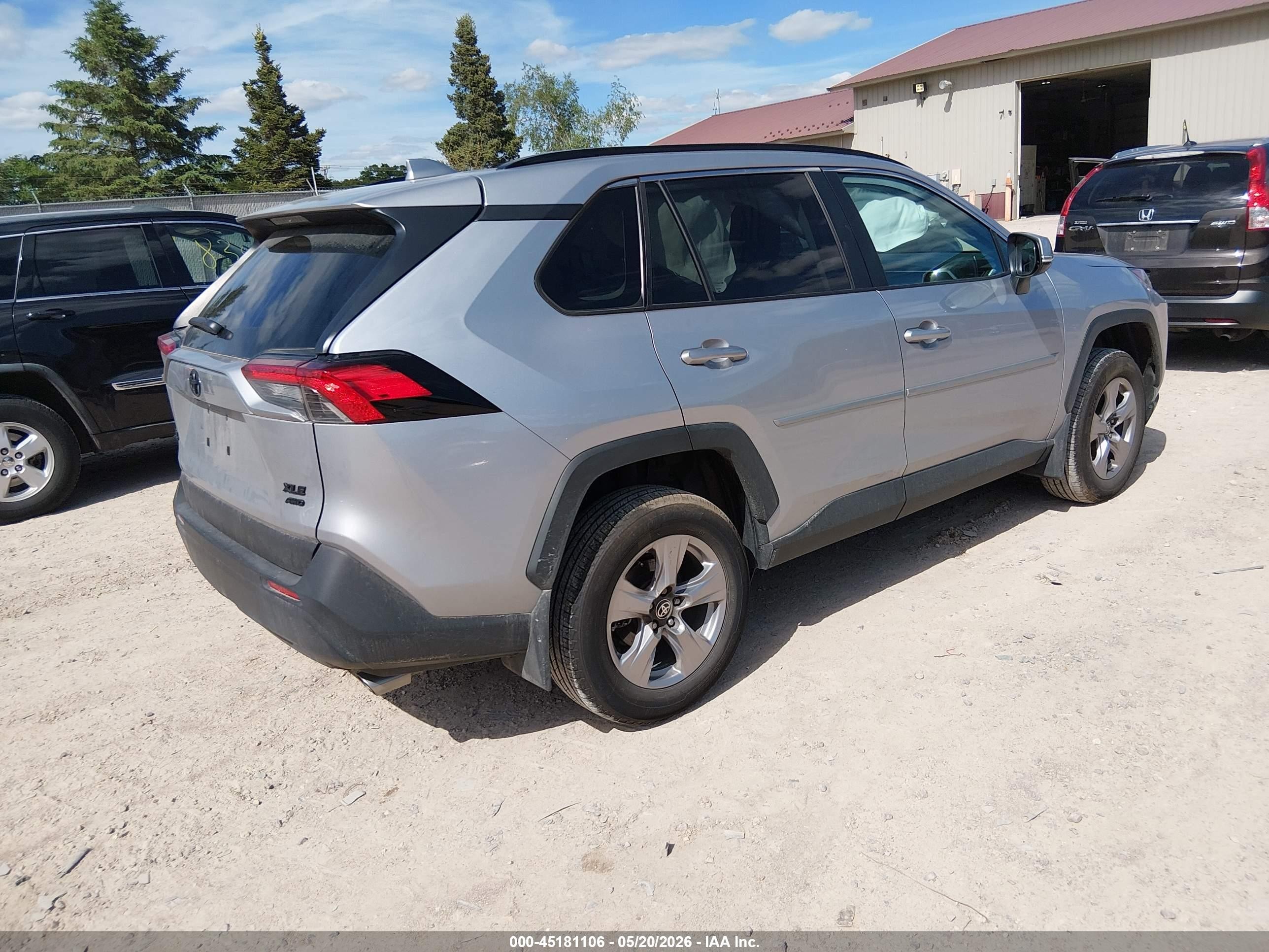 2024 Toyota Rav4 Xle Silver vin: 2T3P1RFV3RC466423