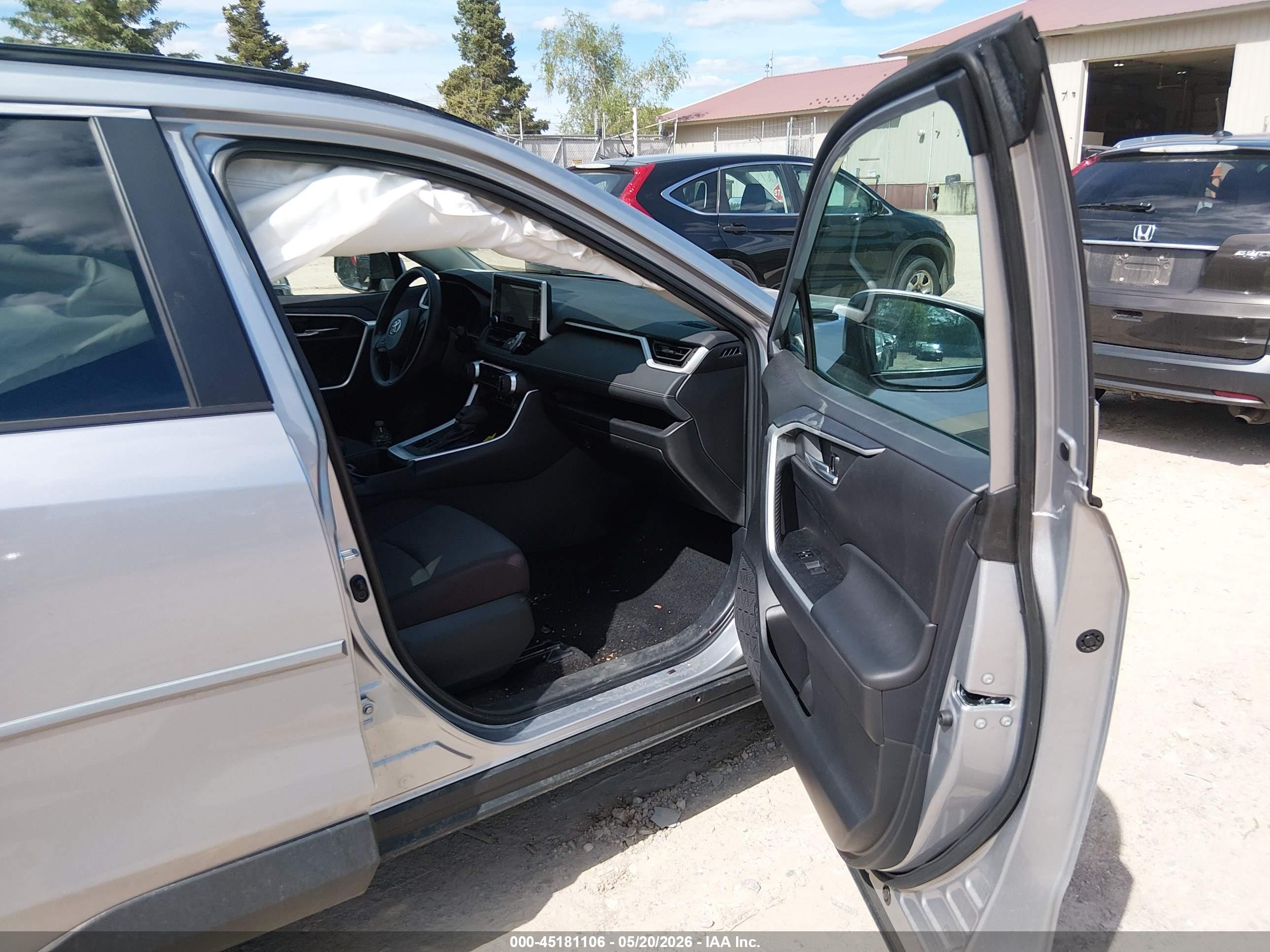 2024 Toyota Rav4 Xle Silver vin: 2T3P1RFV3RC466423