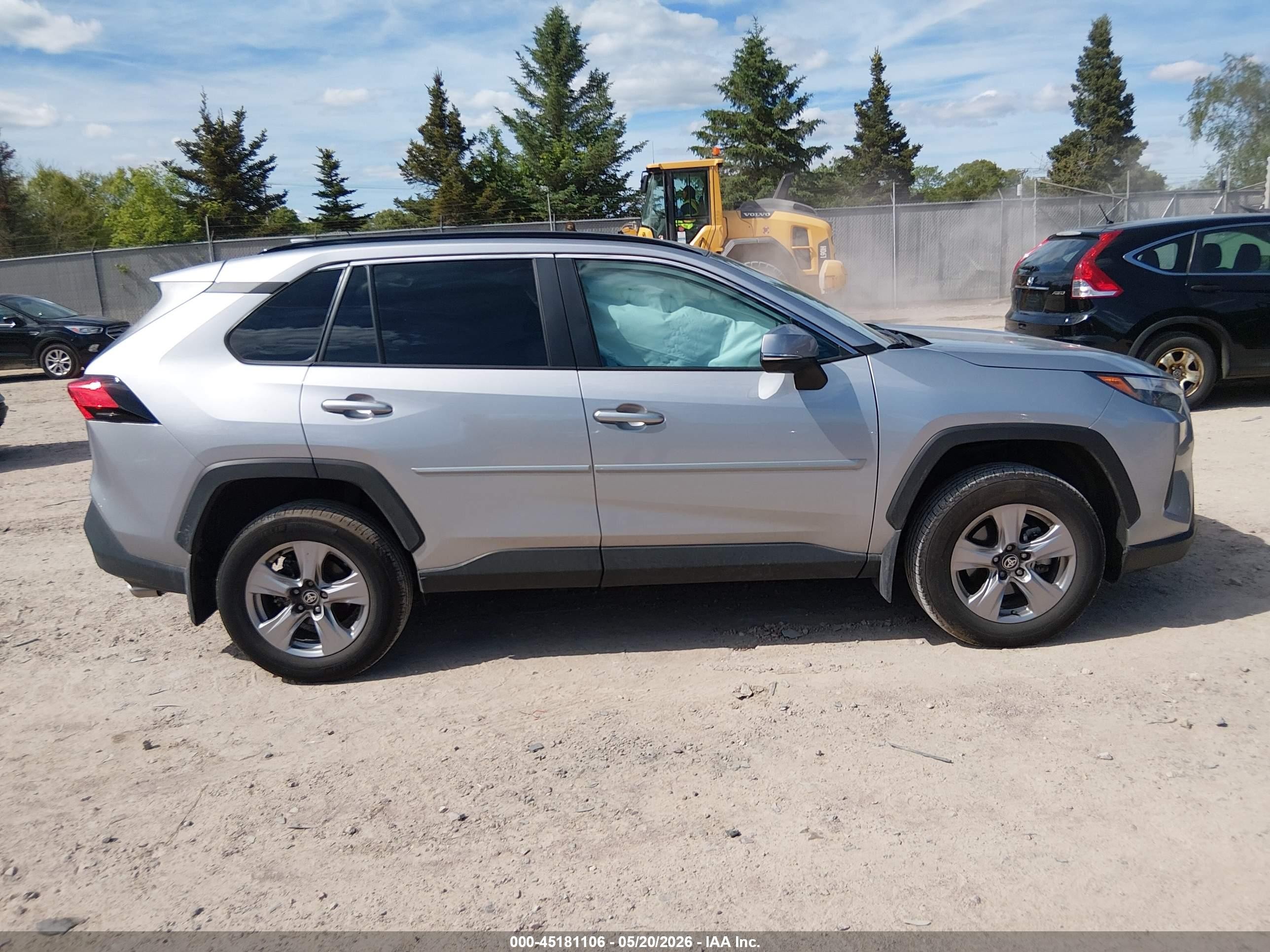 2024 Toyota Rav4 Xle Silver vin: 2T3P1RFV3RC466423
