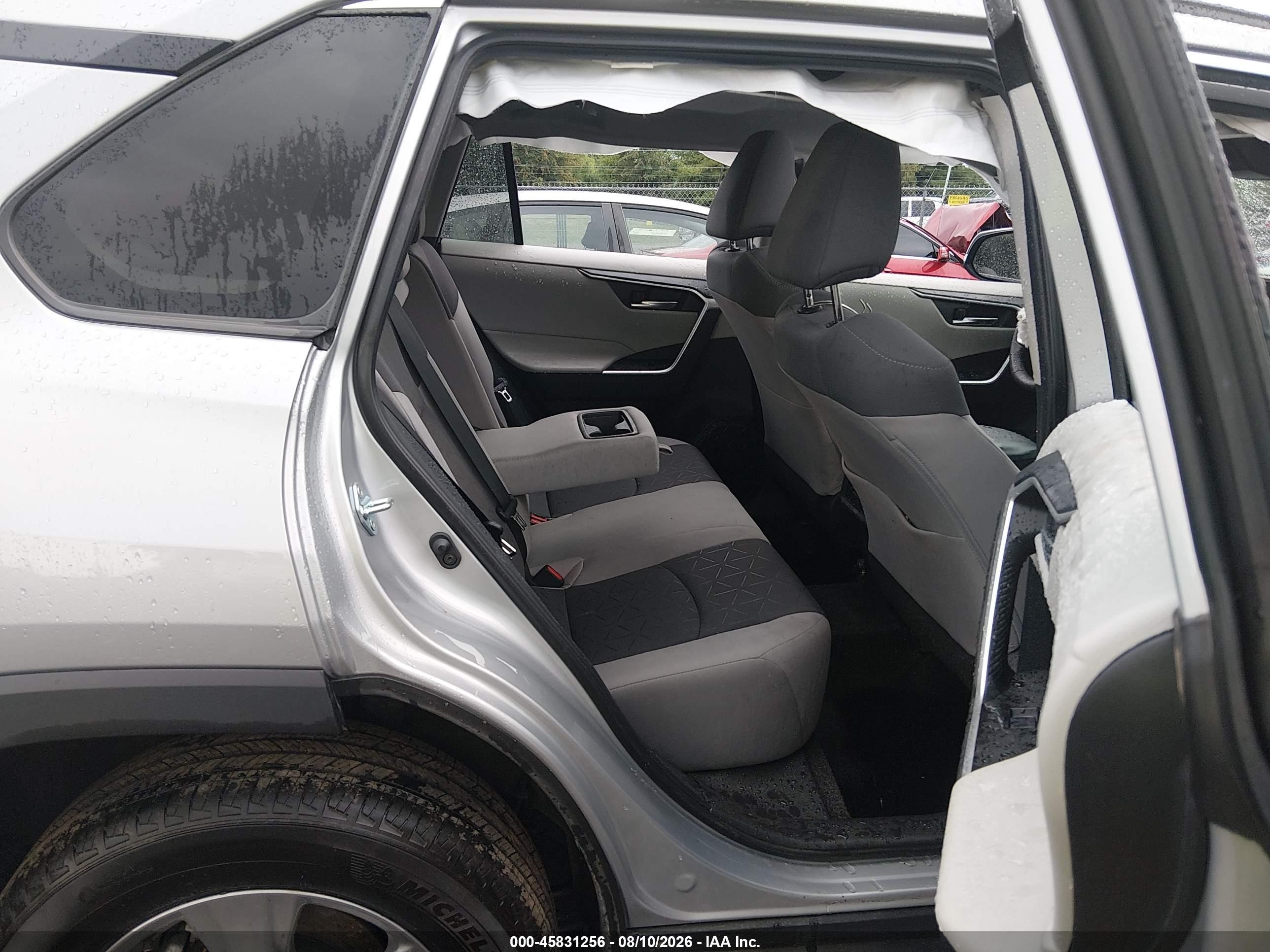 2025 Toyota Rav4 Xle Silver vin: 2T3P1RFV3SW624182