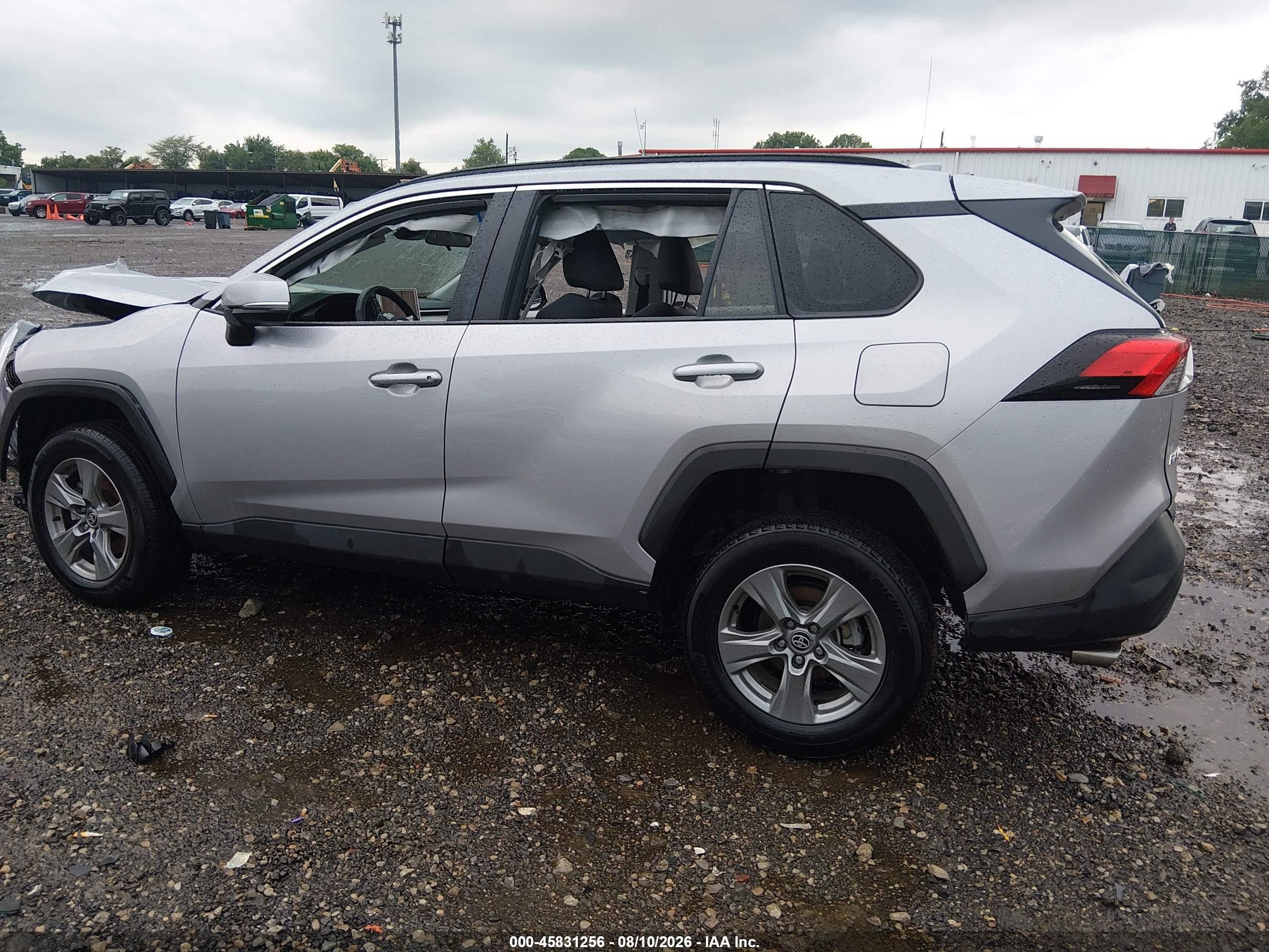 2025 Toyota Rav4 Xle Silver vin: 2T3P1RFV3SW624182