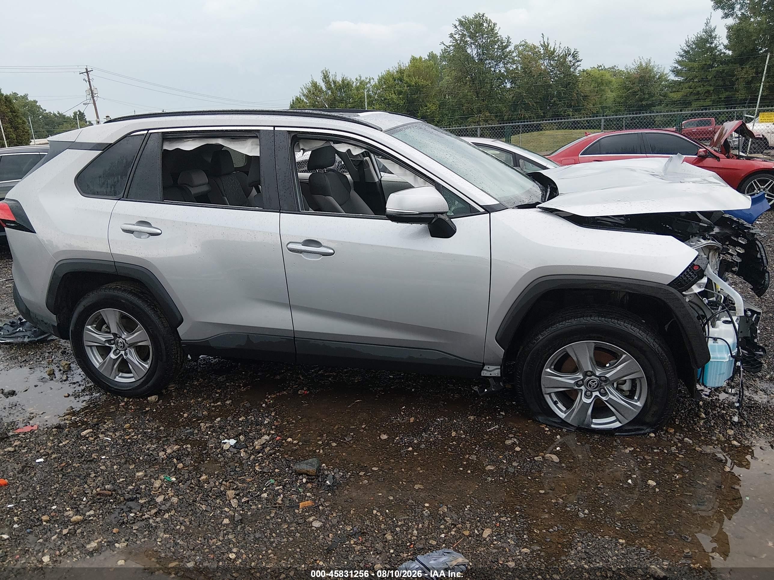 2025 Toyota Rav4 Xle Silver vin: 2T3P1RFV3SW624182