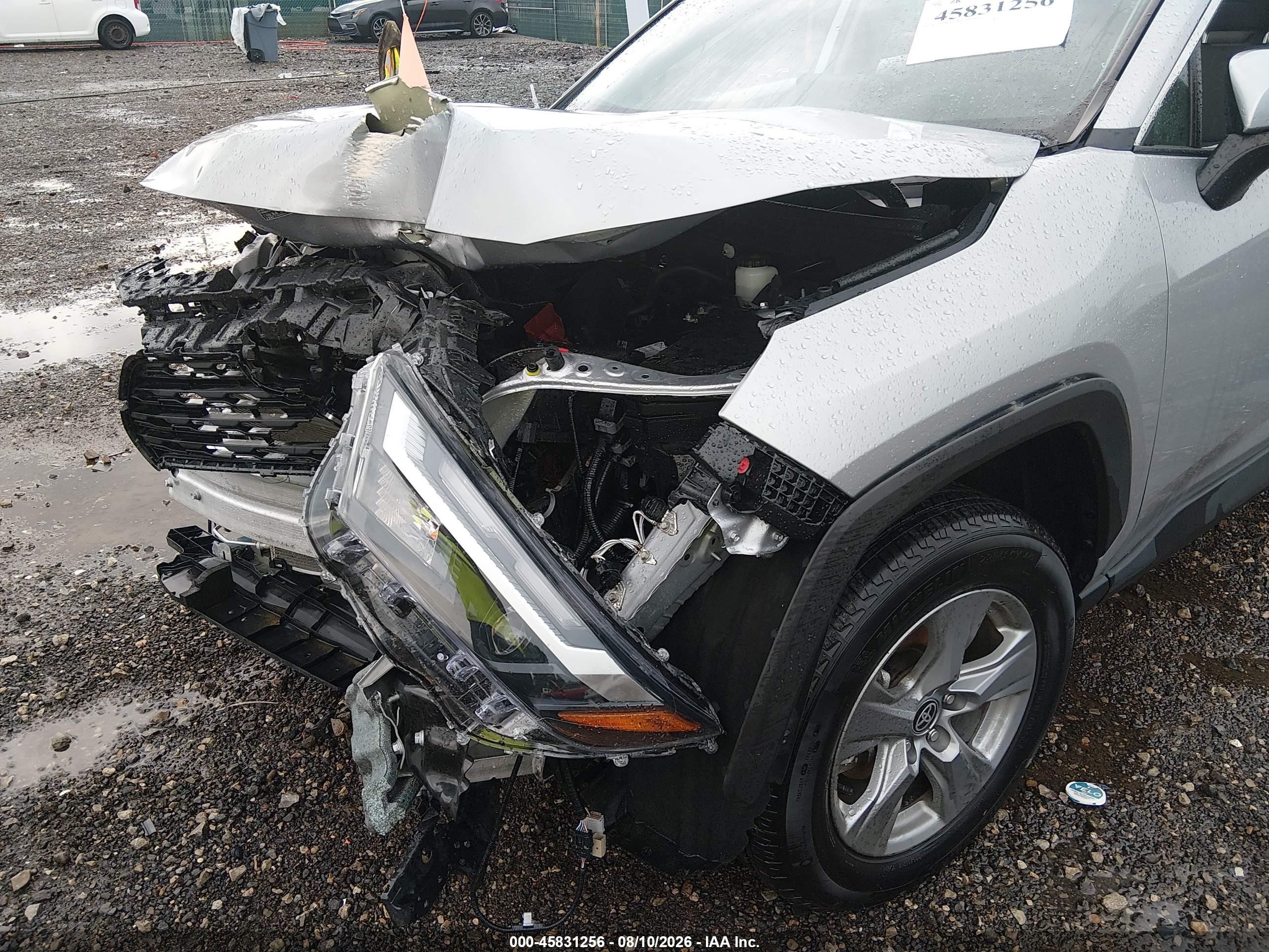 2025 Toyota Rav4 Xle Silver vin: 2T3P1RFV3SW624182