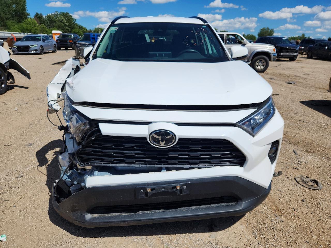 2020 Toyota Rav4 Xle White vin: 2T3P1RFV4LC083890
