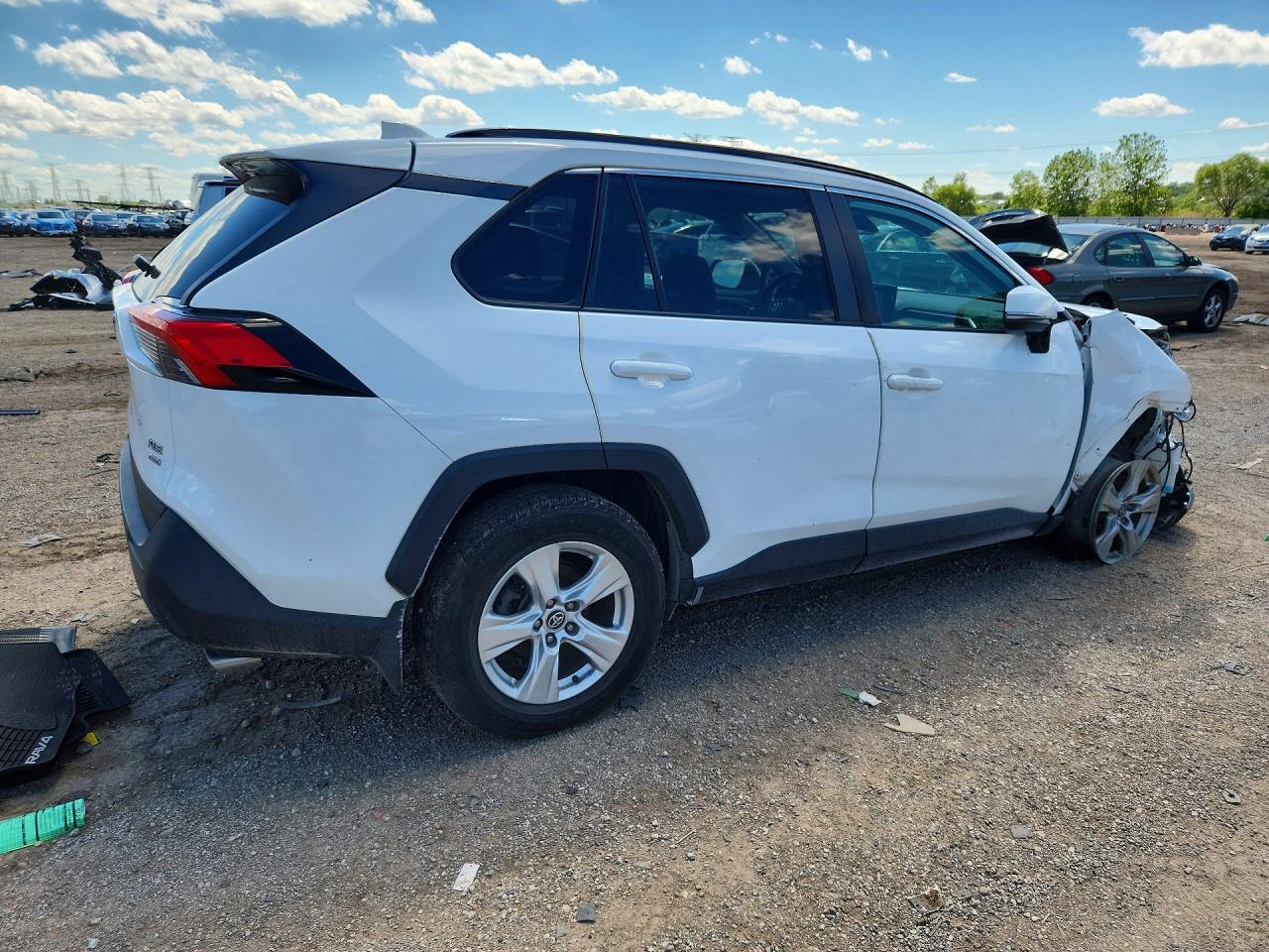 2020 Toyota Rav4 Xle White vin: 2T3P1RFV4LC083890