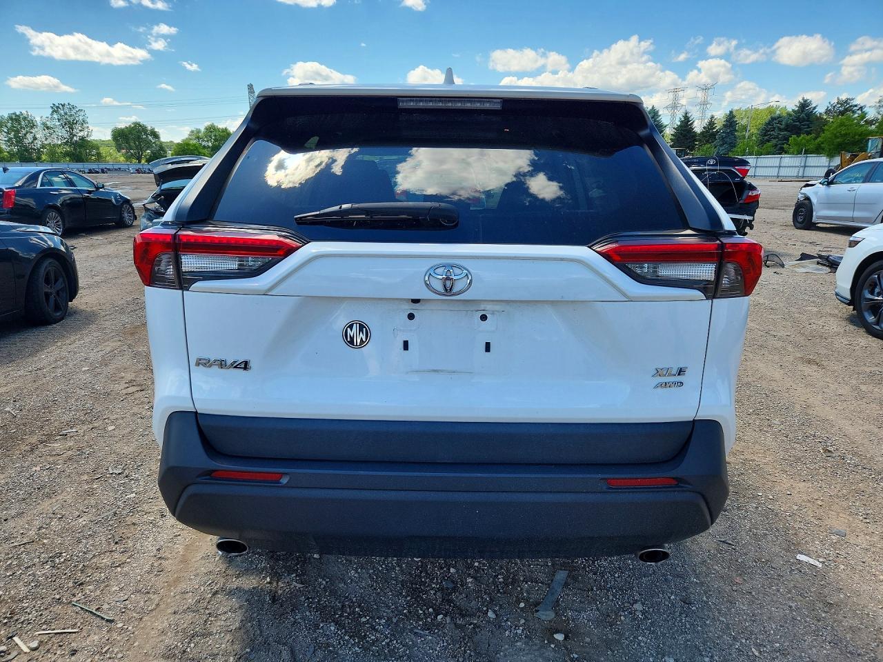 2020 Toyota Rav4 Xle White vin: 2T3P1RFV4LC083890