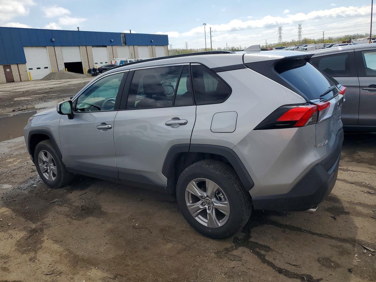 2025 Toyota Rav4 Xle Silver vin: 2T3P1RFV4SW617371