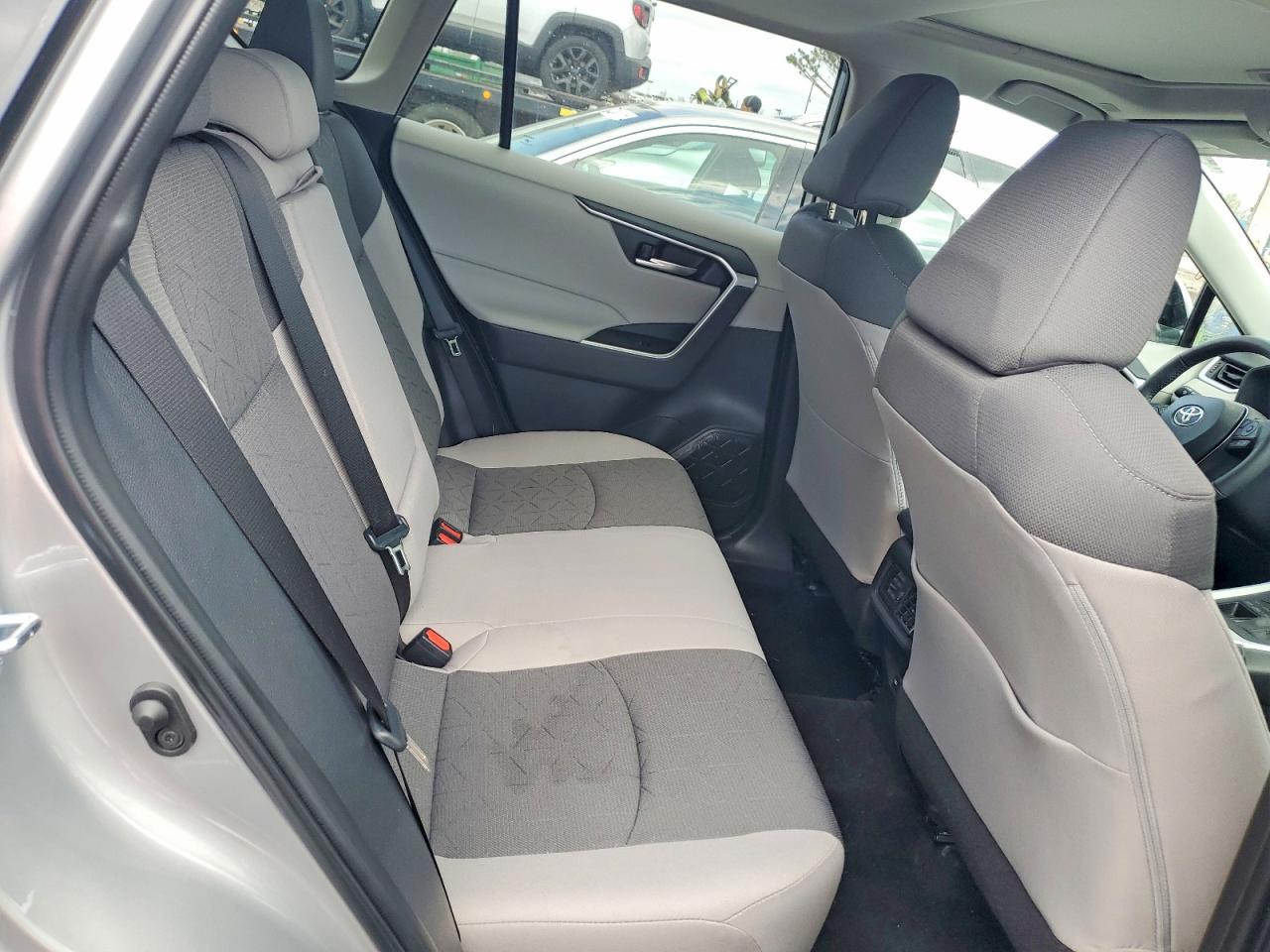 2025 Toyota Rav4 Xle Silver vin: 2T3P1RFV4SW617371