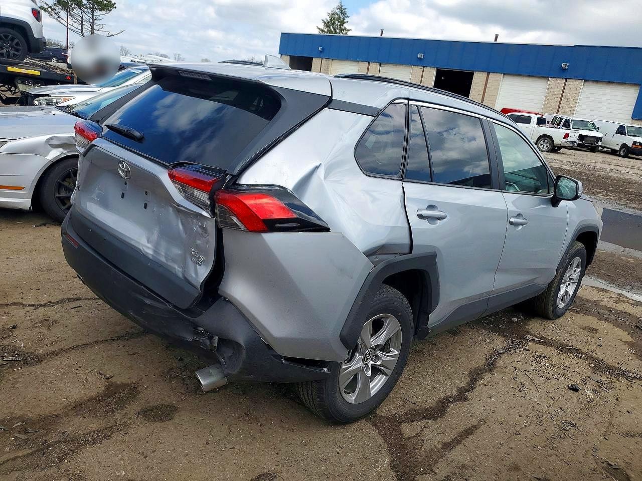 2025 Toyota Rav4 Xle Silver vin: 2T3P1RFV4SW617371