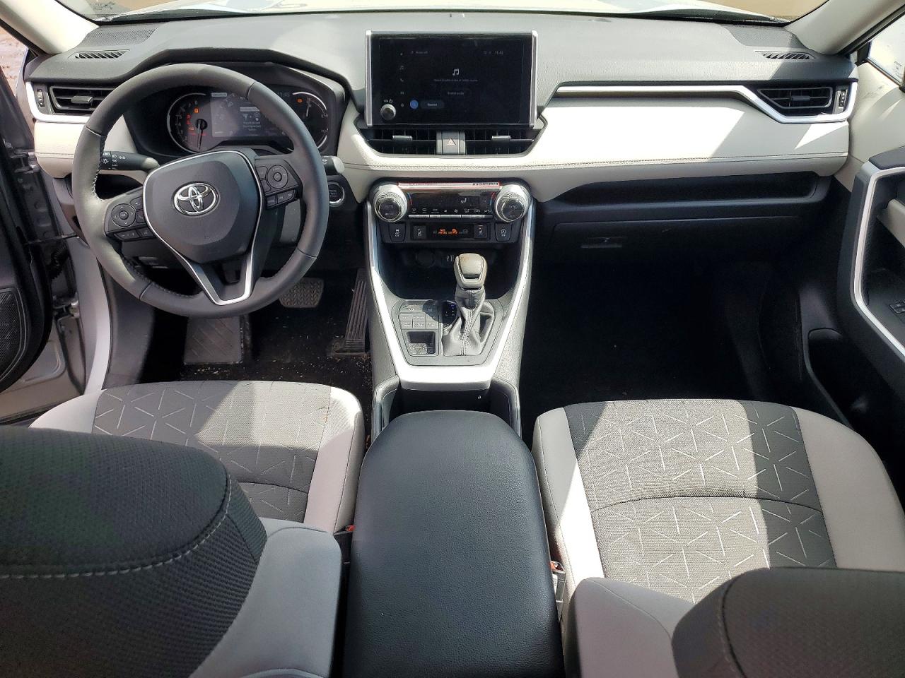 2025 Toyota Rav4 Xle Silver vin: 2T3P1RFV4SW617371