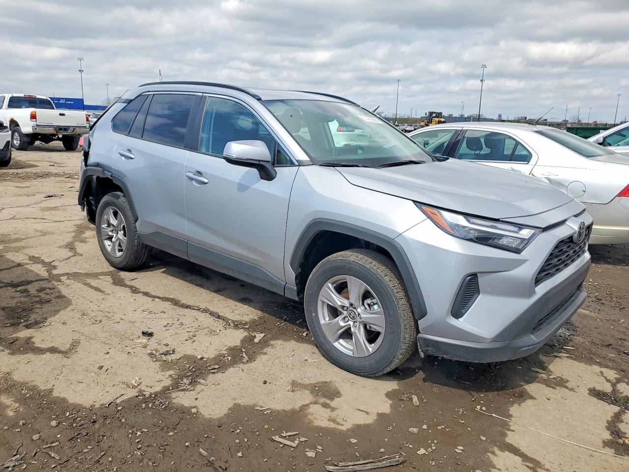 2025 Toyota Rav4 Xle Silver vin: 2T3P1RFV4SW617371