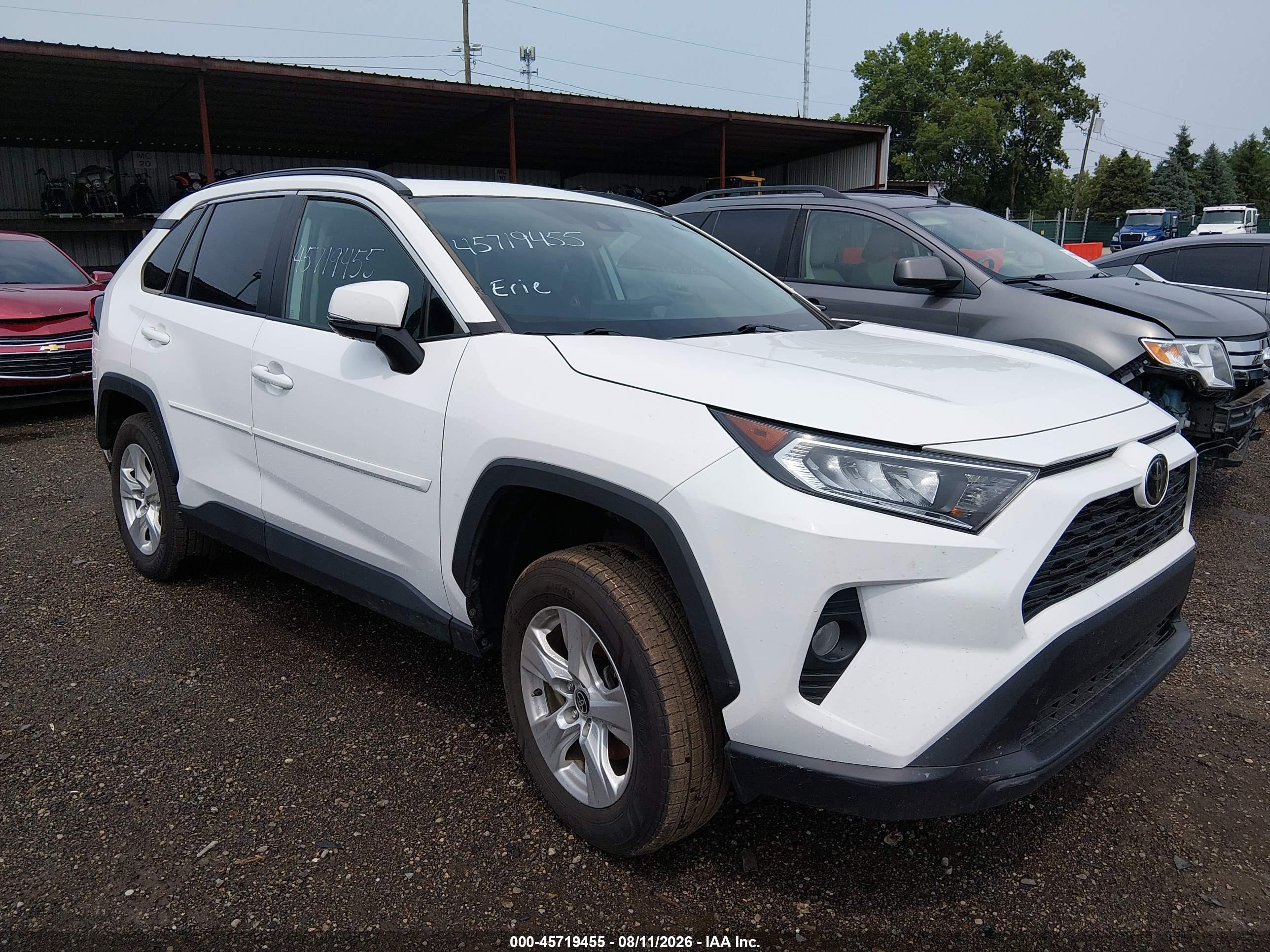2021 Toyota Rav4 Xle White vin: 2T3P1RFV5MC227352