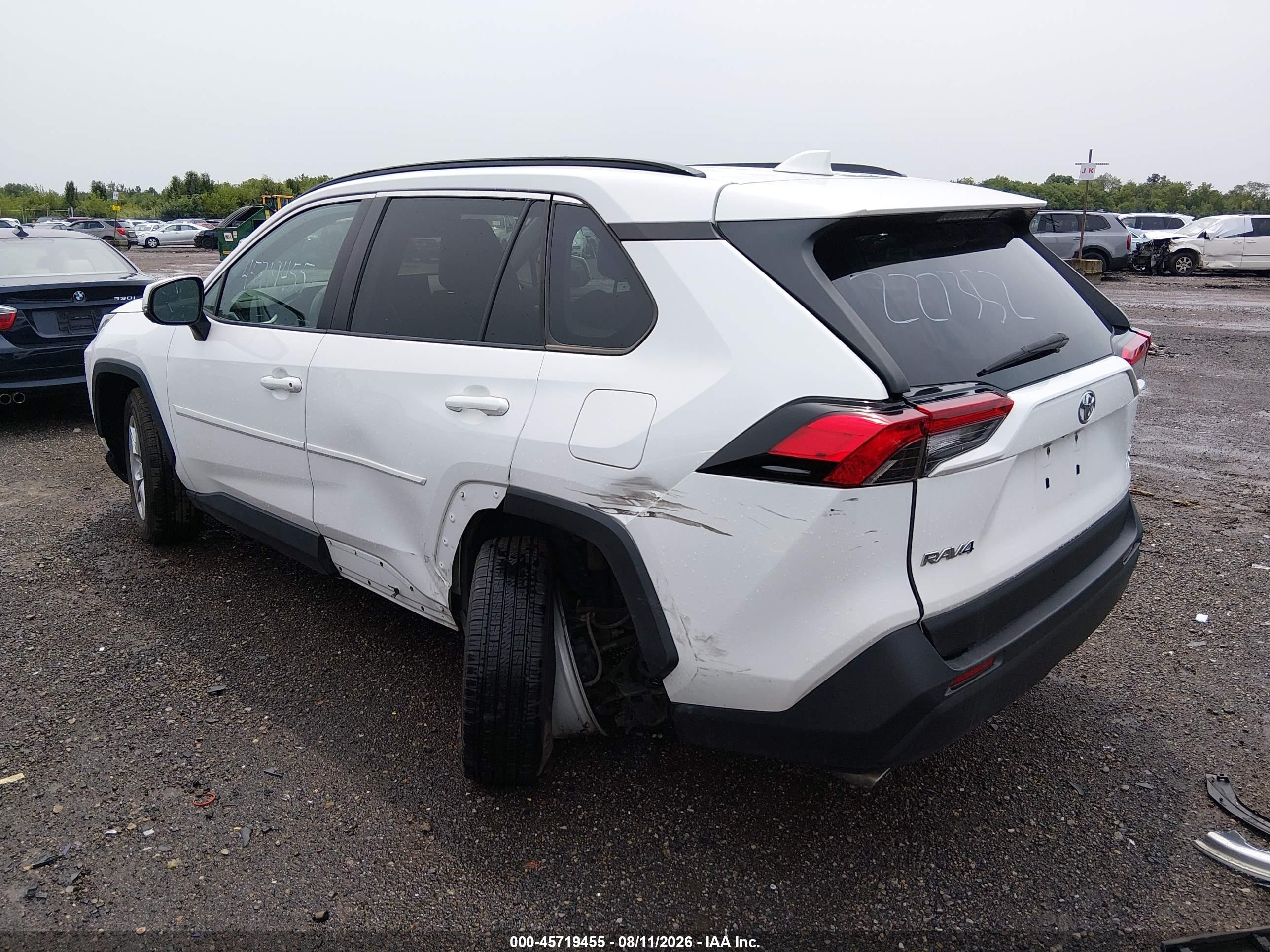 2021 Toyota Rav4 Xle Белый vin: 2T3P1RFV5MC227352