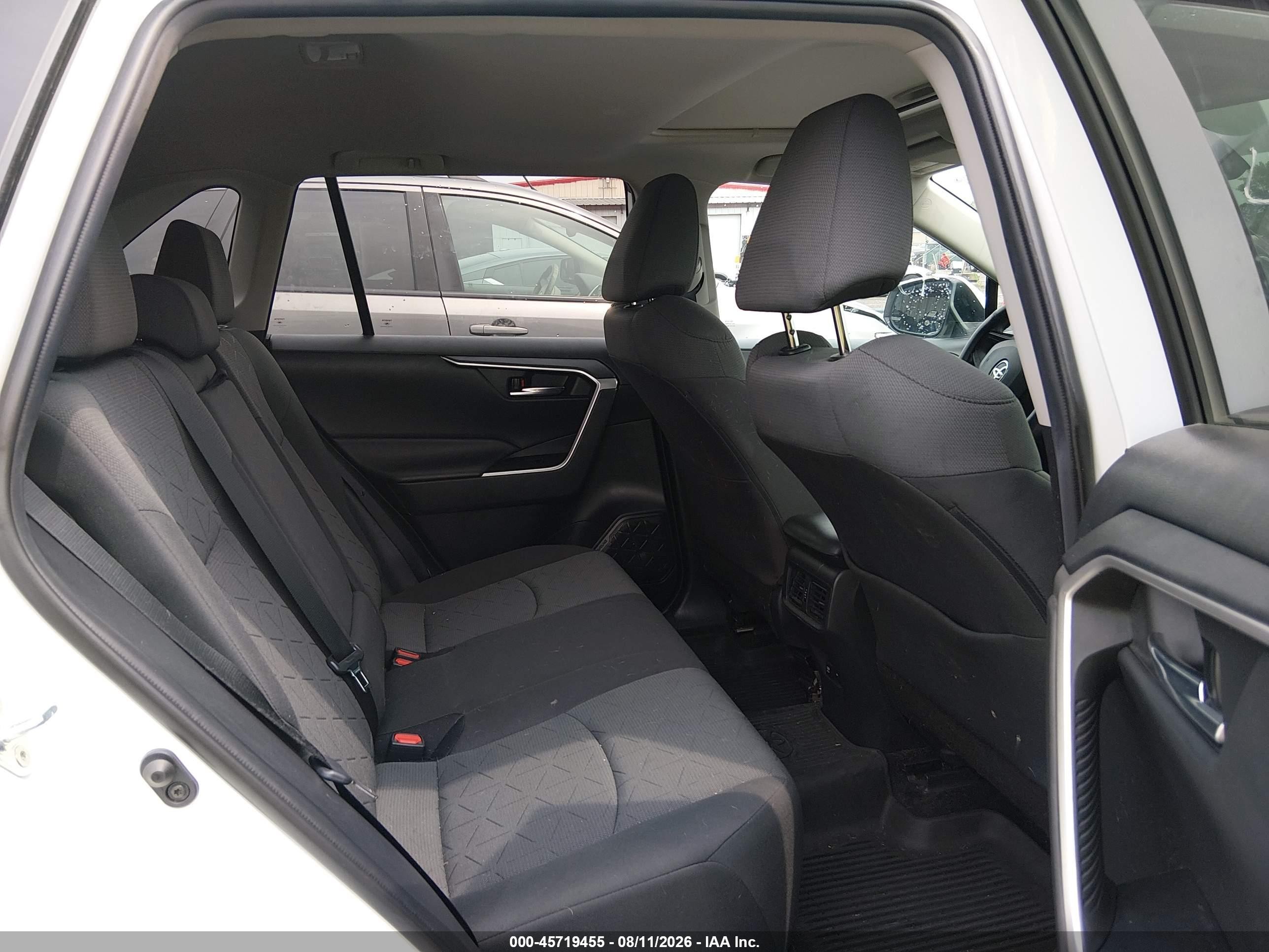 2021 Toyota Rav4 Xle Белый vin: 2T3P1RFV5MC227352