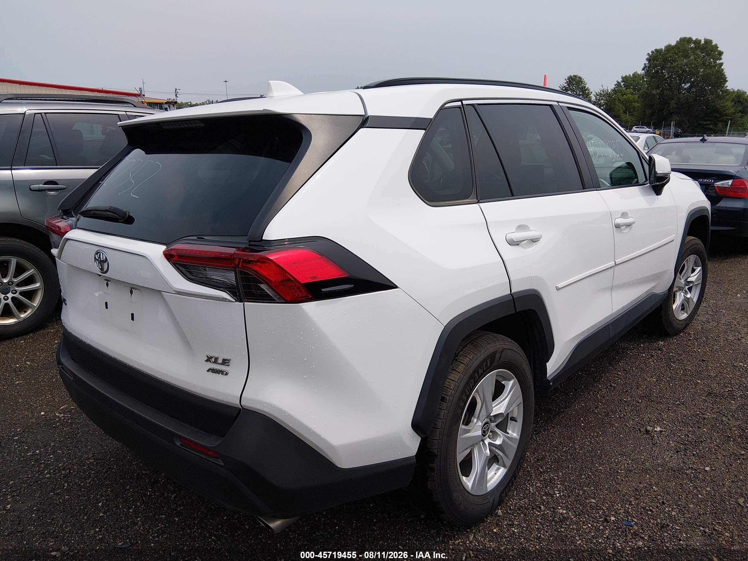 2021 Toyota Rav4 Xle Белый vin: 2T3P1RFV5MC227352
