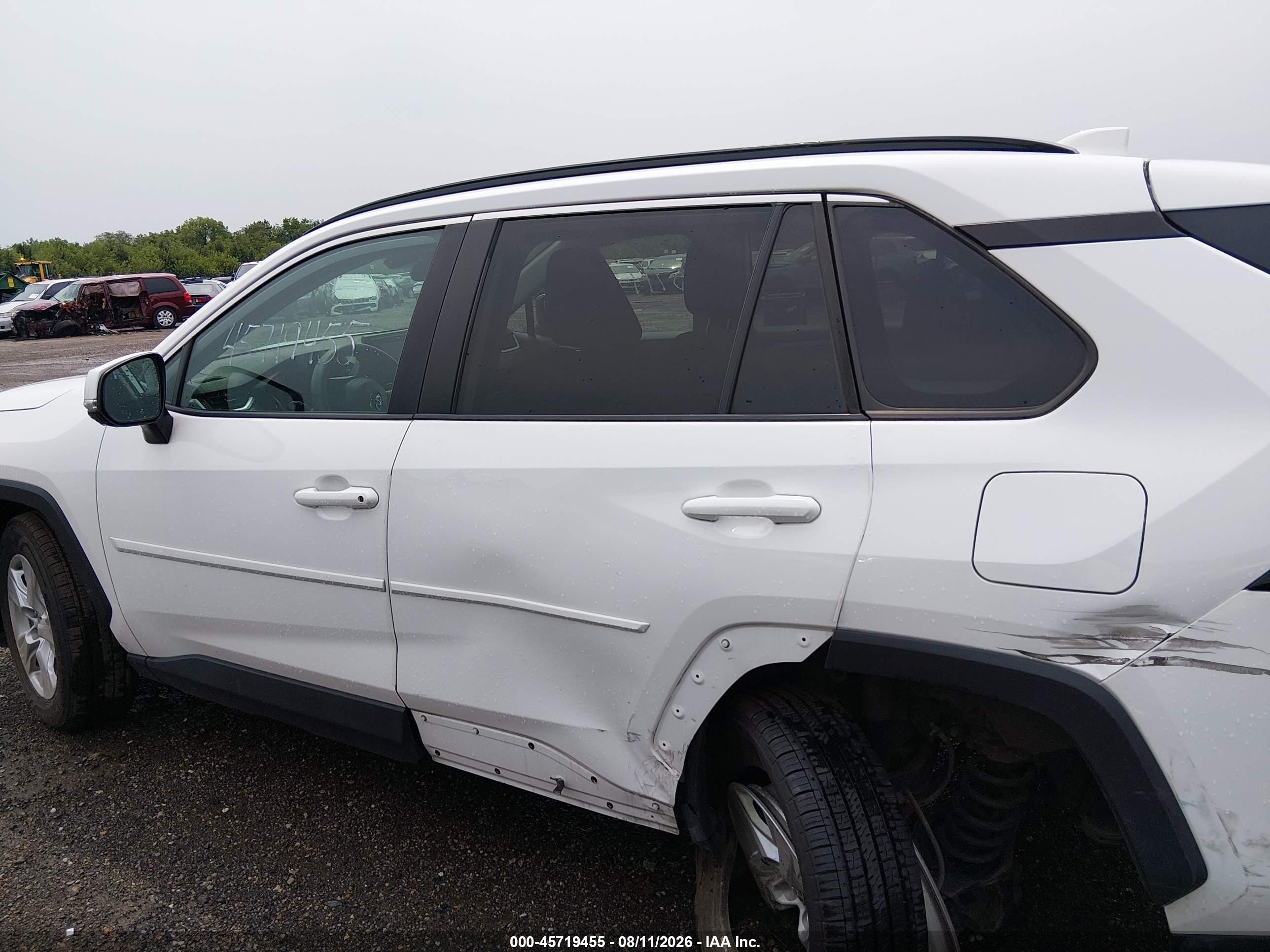 2021 Toyota Rav4 Xle Белый vin: 2T3P1RFV5MC227352