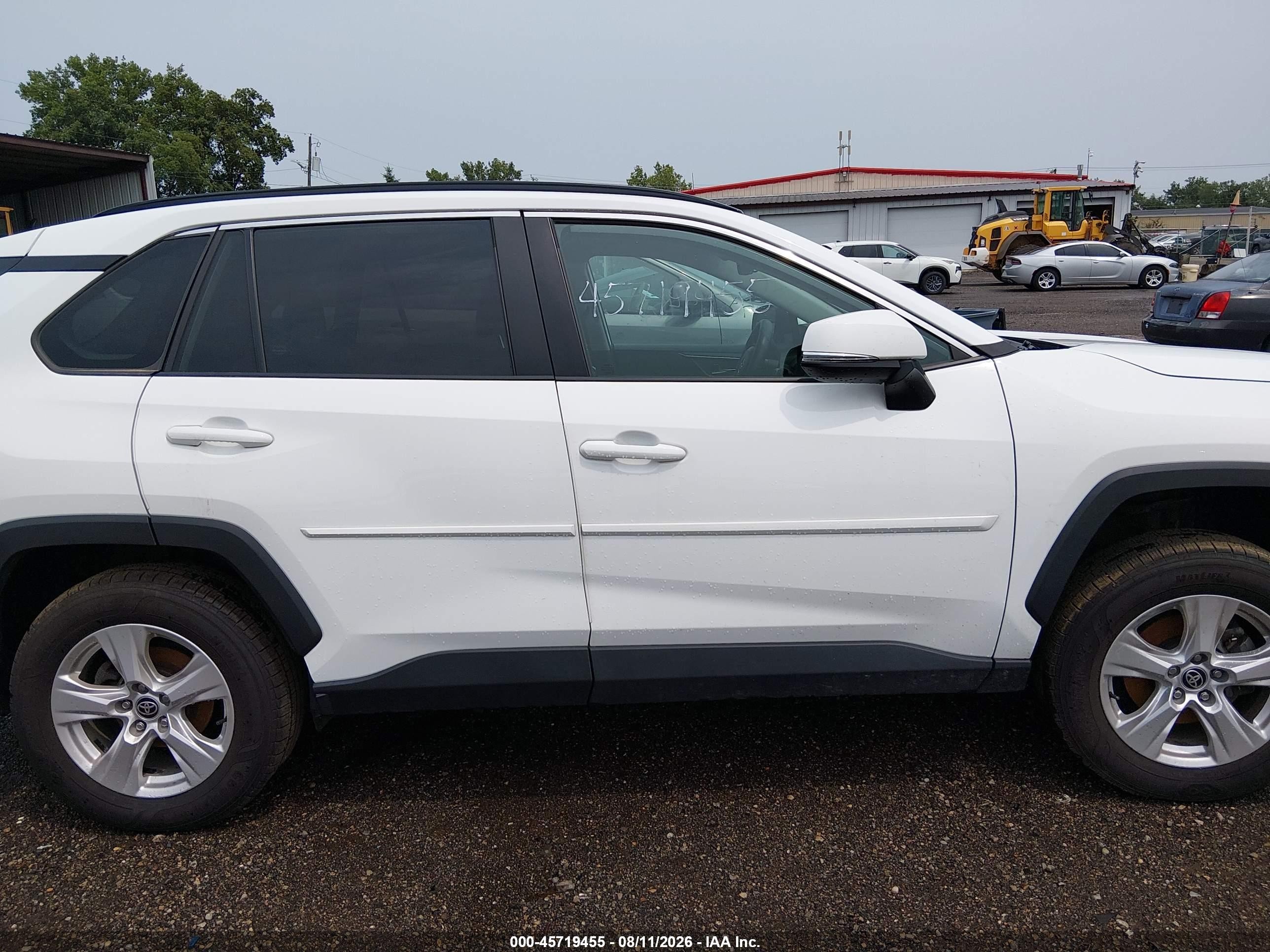 2021 Toyota Rav4 Xle Белый vin: 2T3P1RFV5MC227352