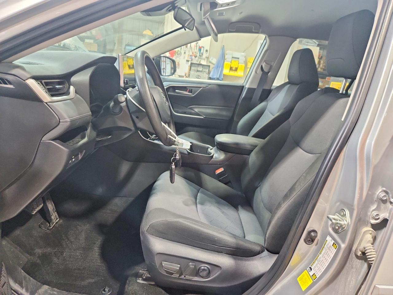 2024 Toyota Rav4 Xle Silver vin: 2T3P1RFV5RW481407
