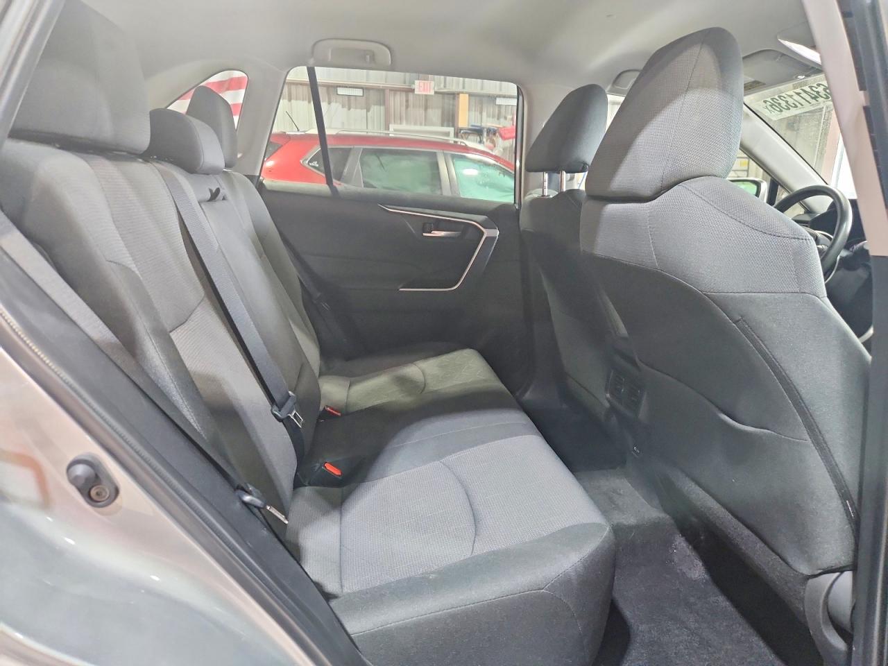 2024 Toyota Rav4 Xle Silver vin: 2T3P1RFV5RW481407
