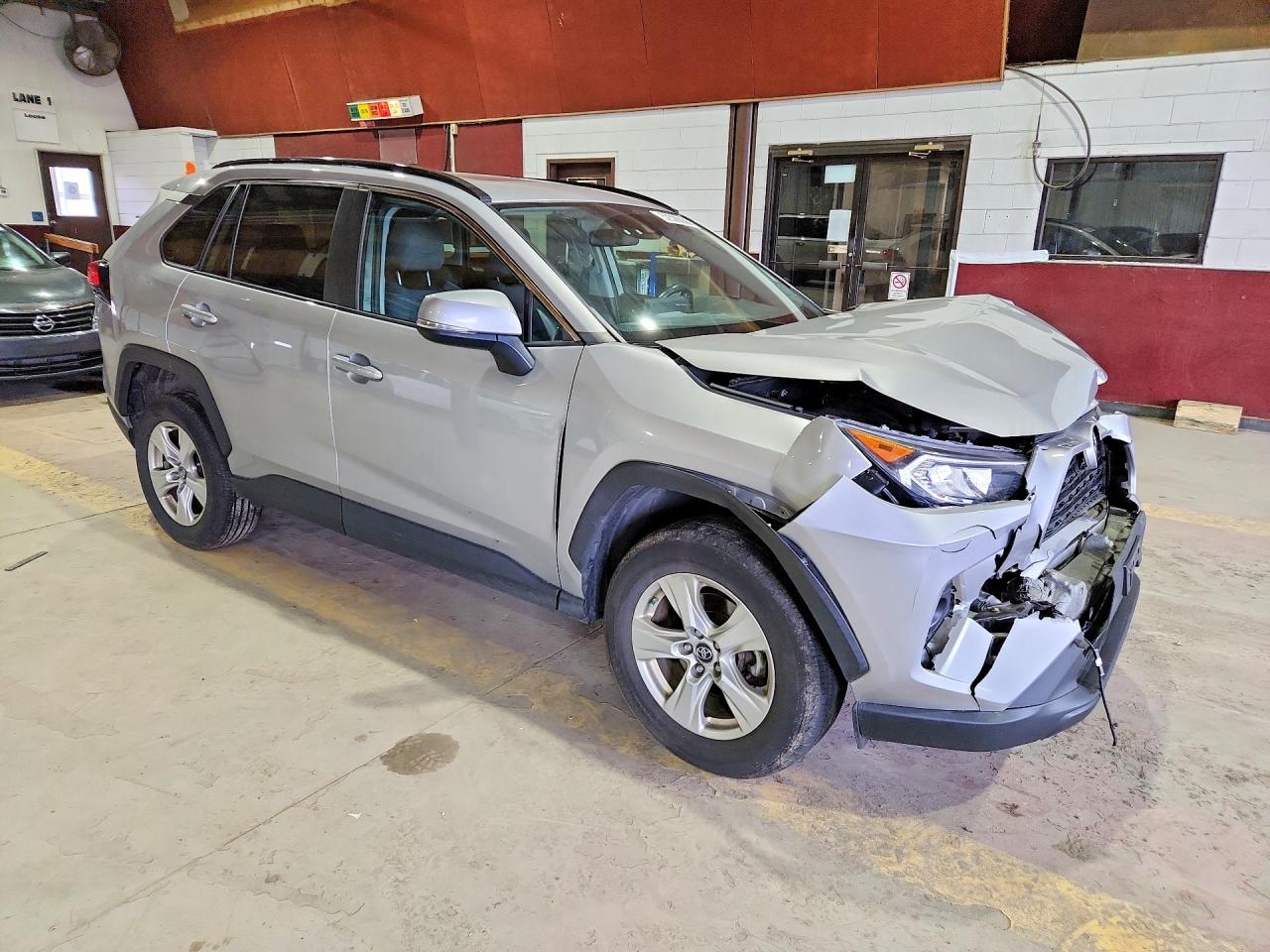 2019 Toyota Rav4 Xle Silver vin: 2T3P1RFV6KC053515