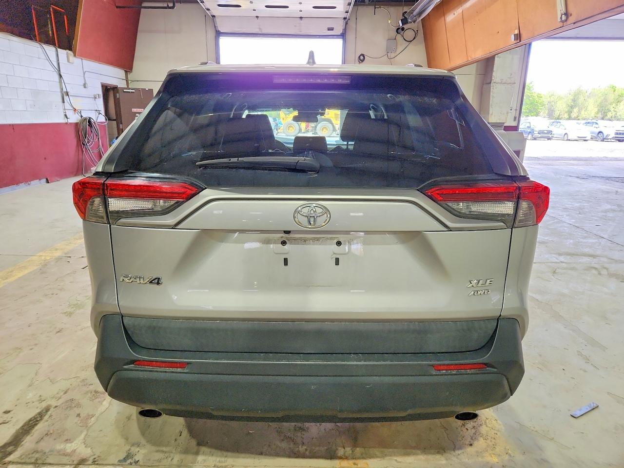 2019 Toyota Rav4 Xle Silver vin: 2T3P1RFV6KC053515
