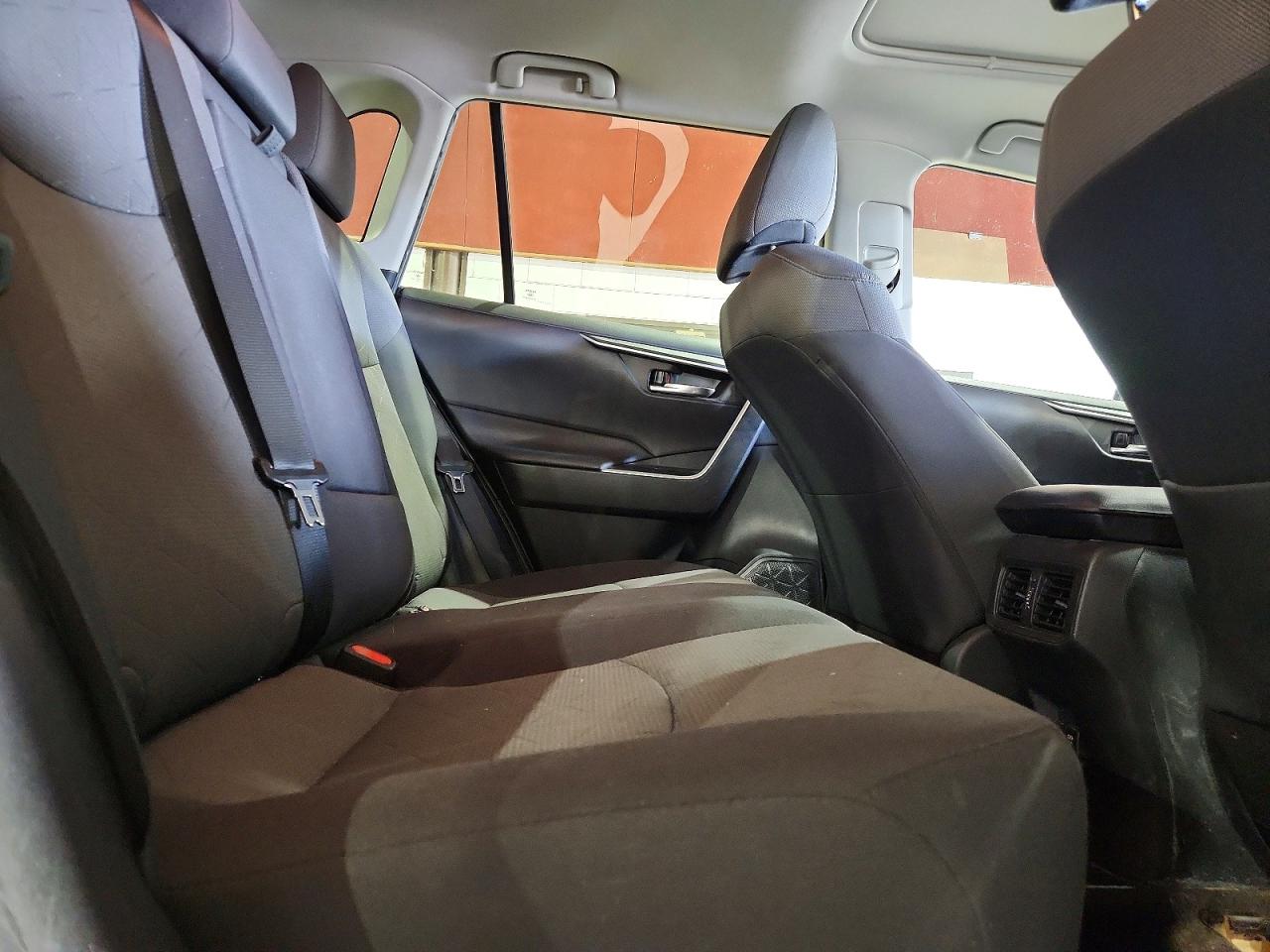 2019 Toyota Rav4 Xle Silver vin: 2T3P1RFV6KC053515