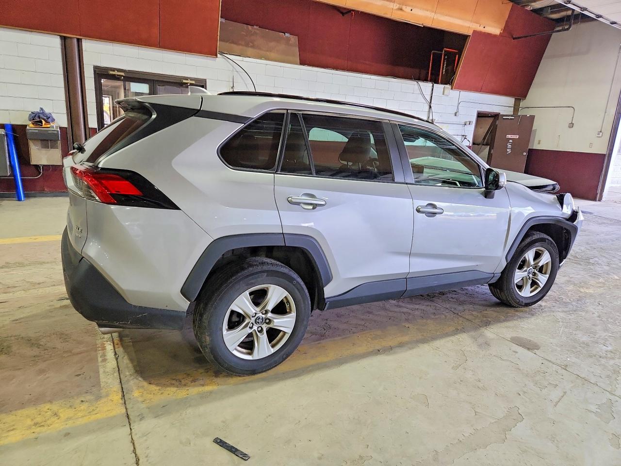 2019 Toyota Rav4 Xle Silver vin: 2T3P1RFV6KC053515