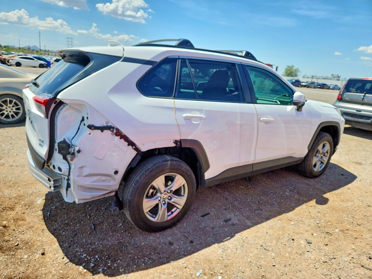 2024 Toyota Rav4 Xle Белый vin: 2T3P1RFV6RC489131