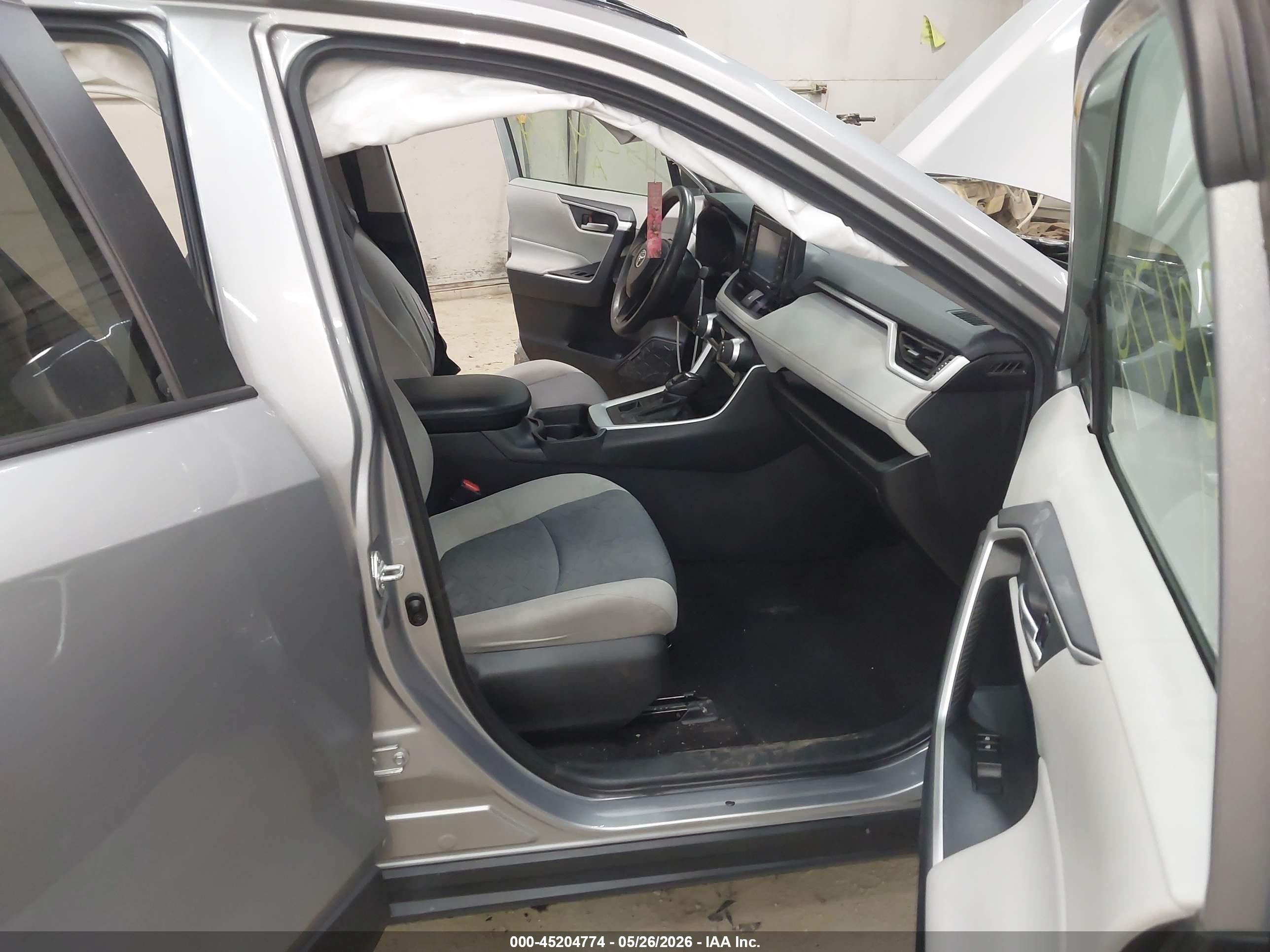 2021 Toyota Rav4 Xle Silver vin: 2T3P1RFV7MC215719