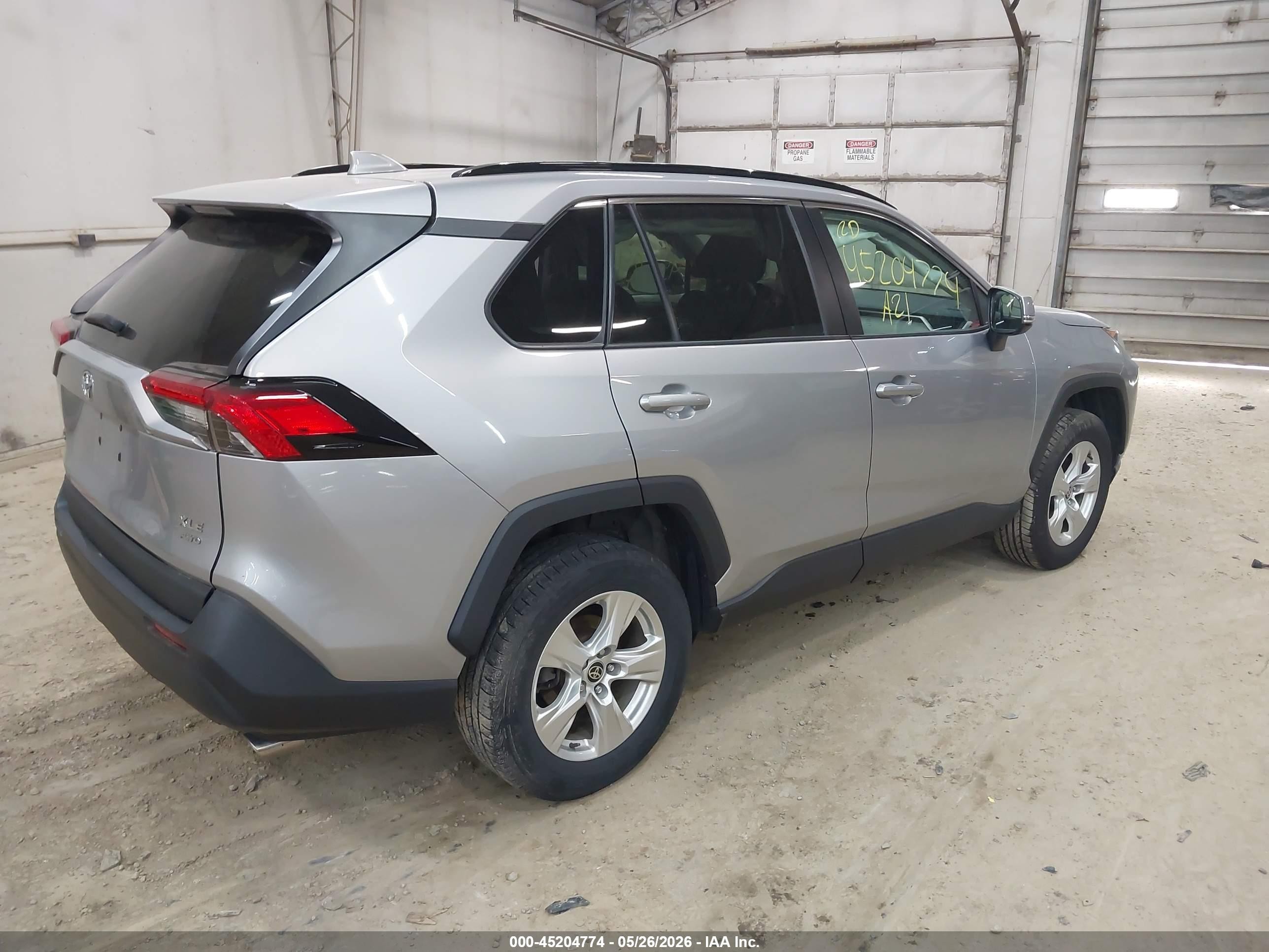 2021 Toyota Rav4 Xle Silver vin: 2T3P1RFV7MC215719