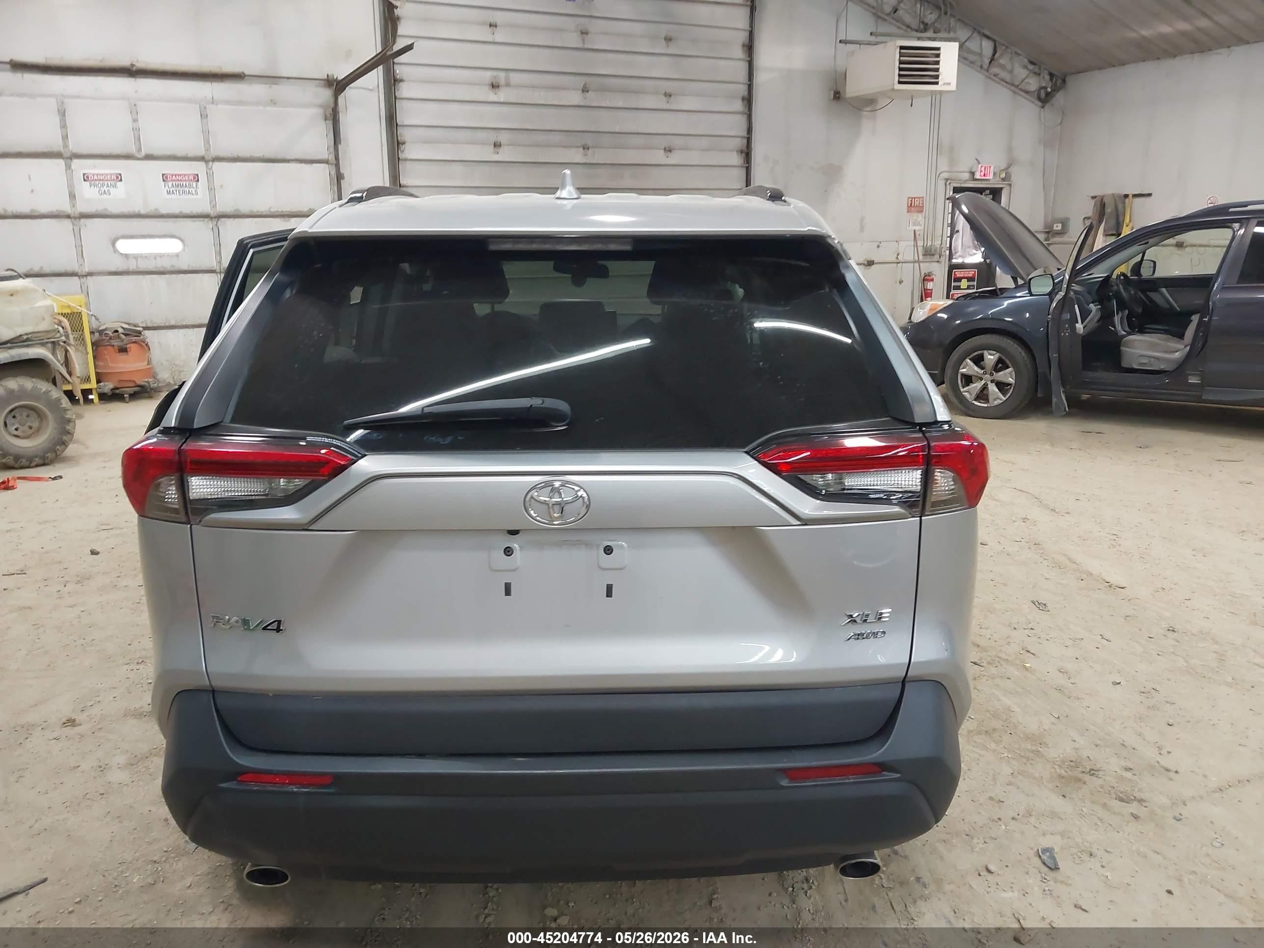 2021 Toyota Rav4 Xle Silver vin: 2T3P1RFV7MC215719