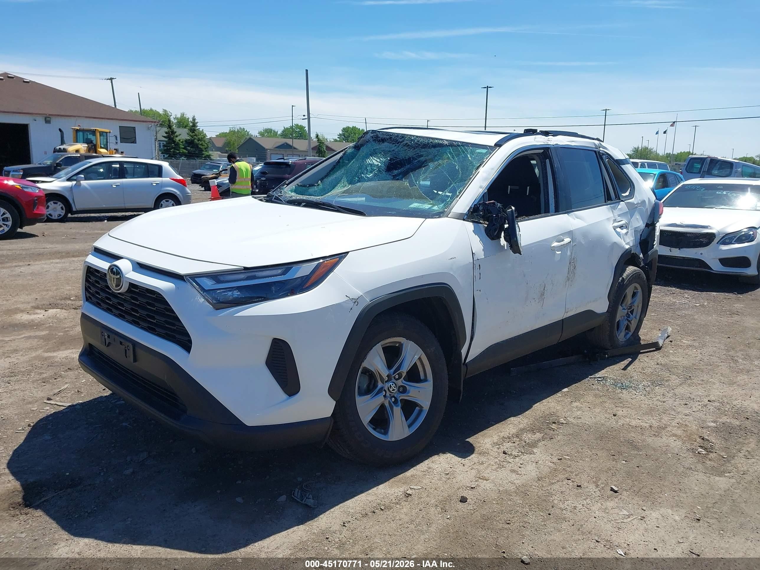 2024 Toyota Rav4 Xle White vin: 2T3P1RFV7RC399597